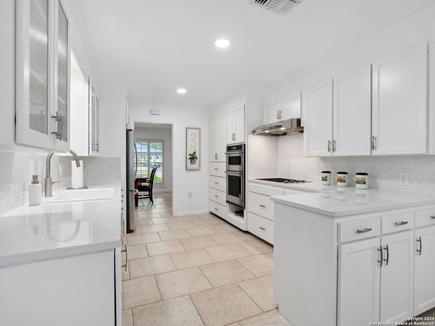 320 LAKEVIEW TER