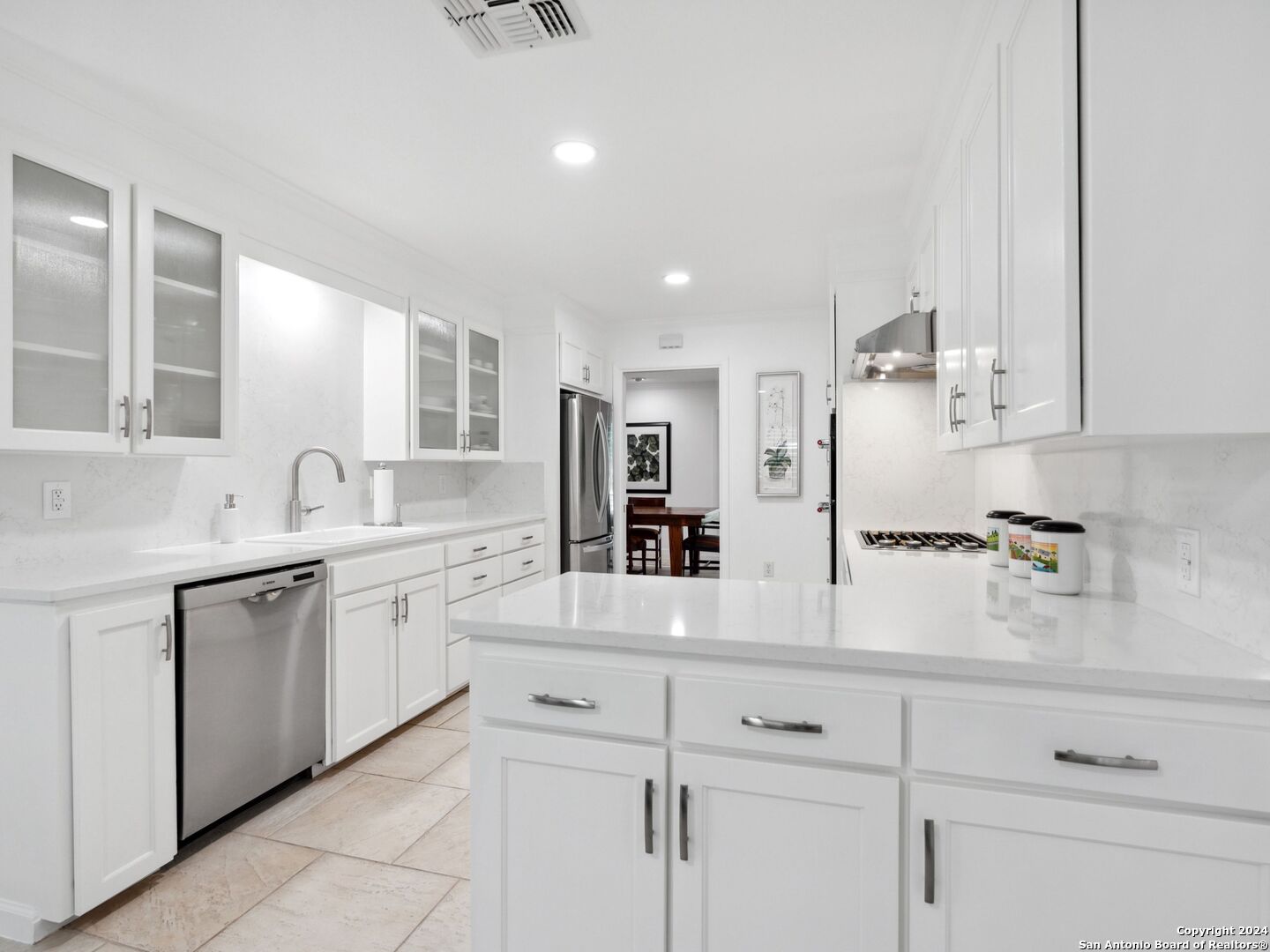 320 LAKEVIEW TER