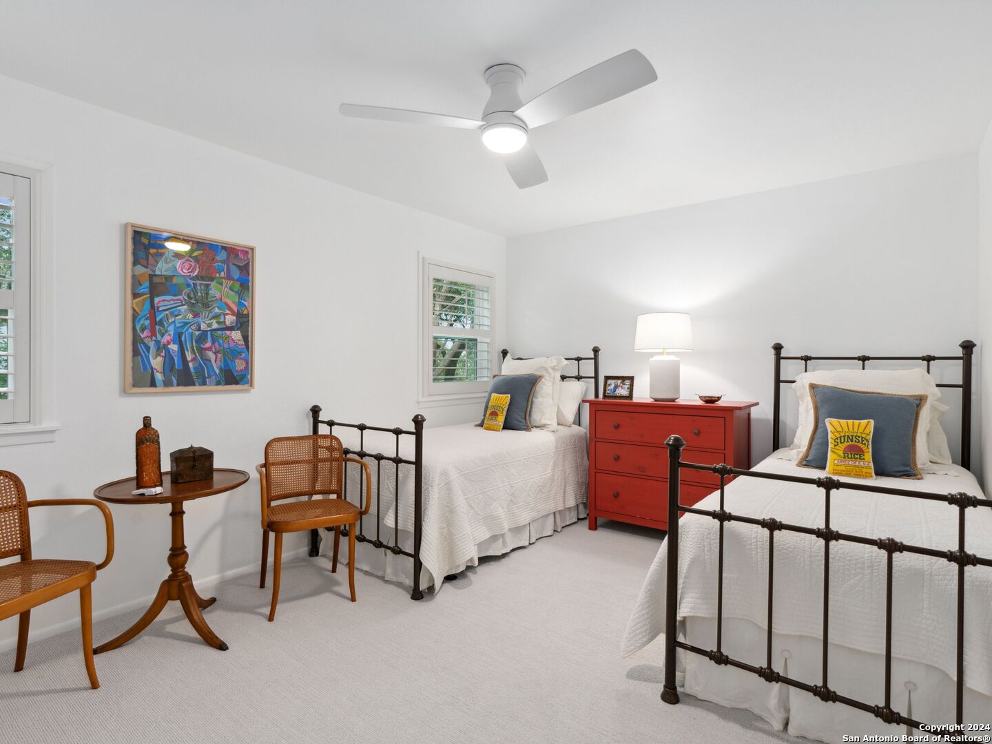 320 LAKEVIEW TER
