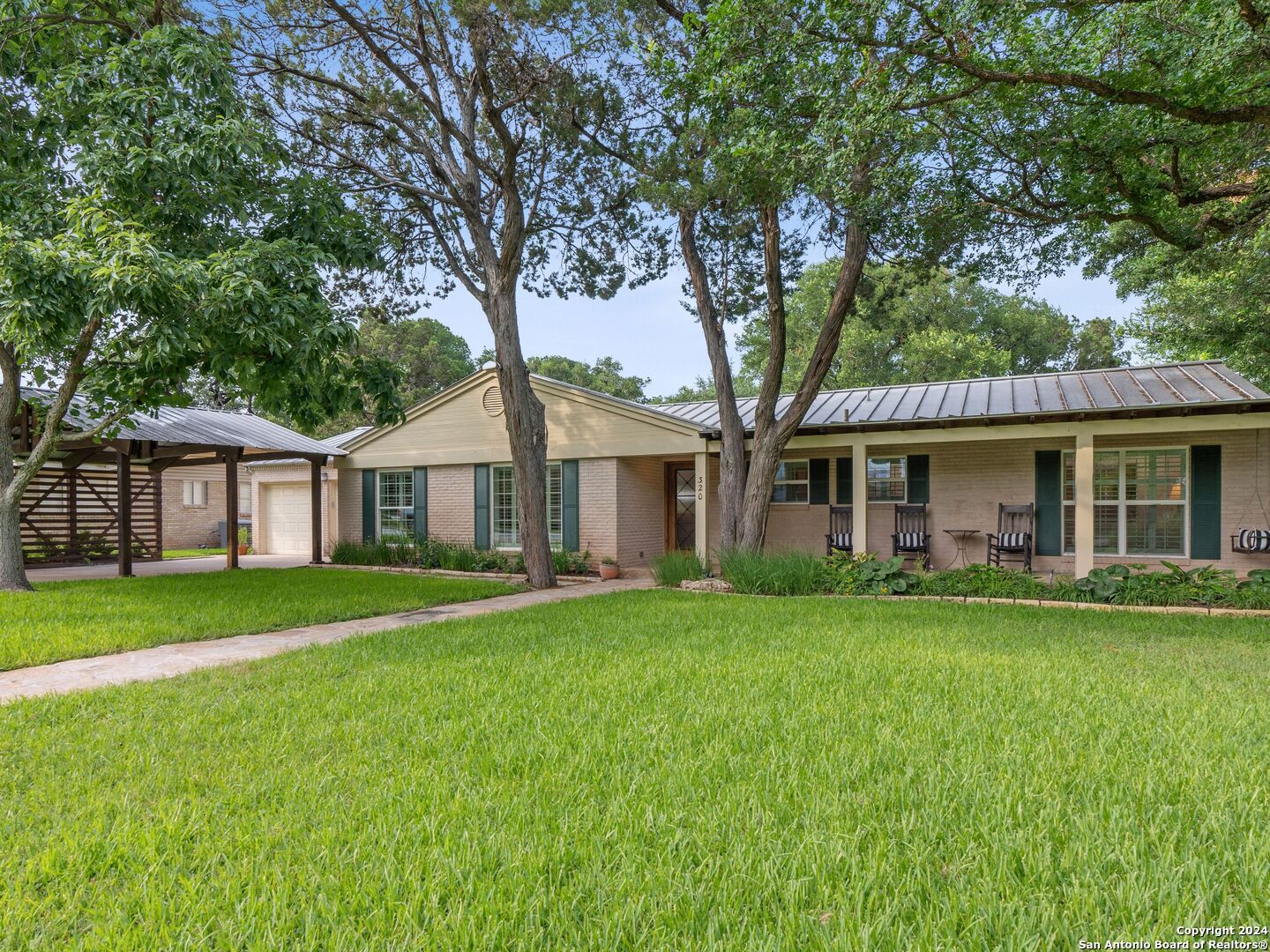 320 LAKEVIEW TER