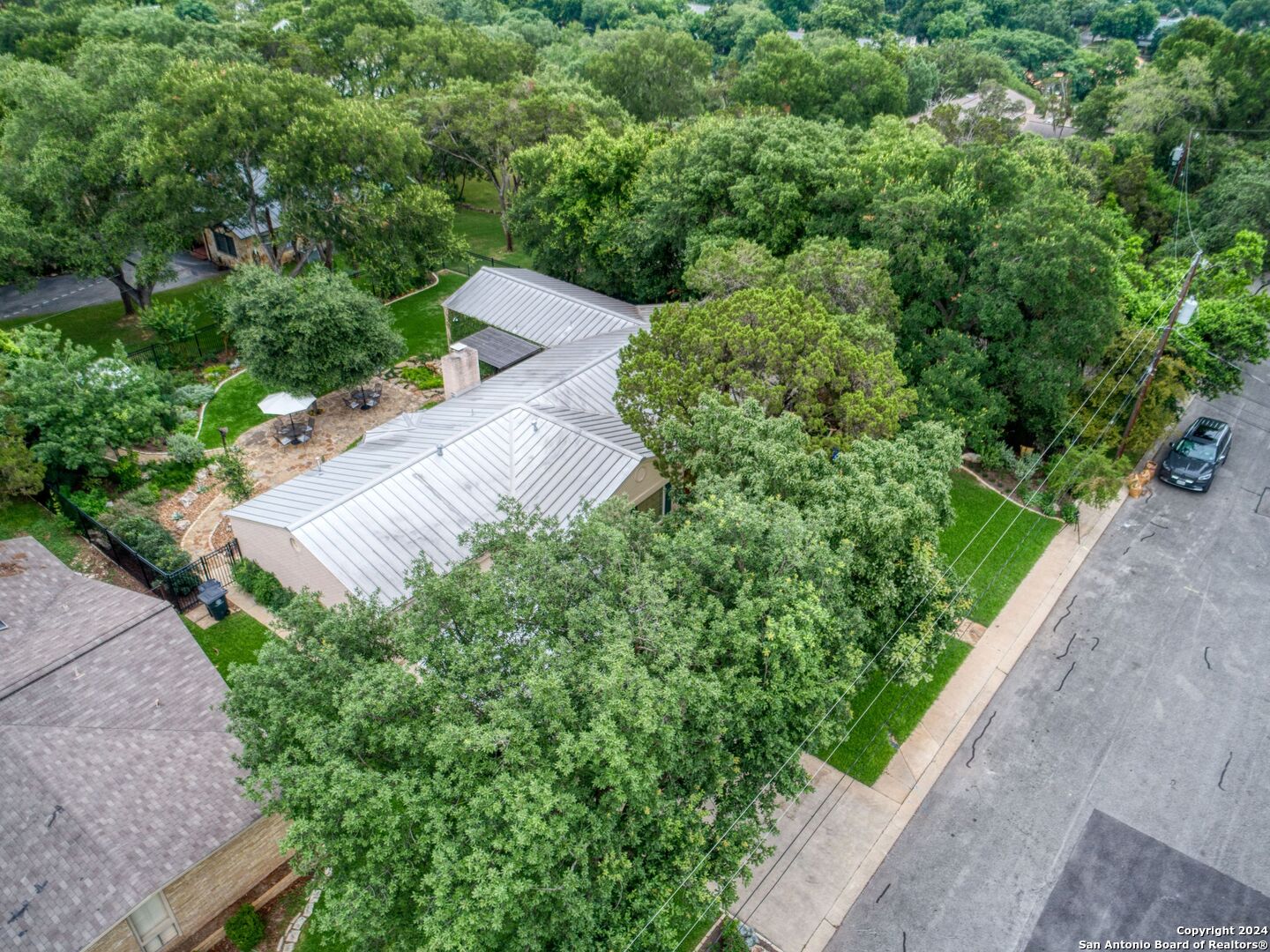 320 LAKEVIEW TER