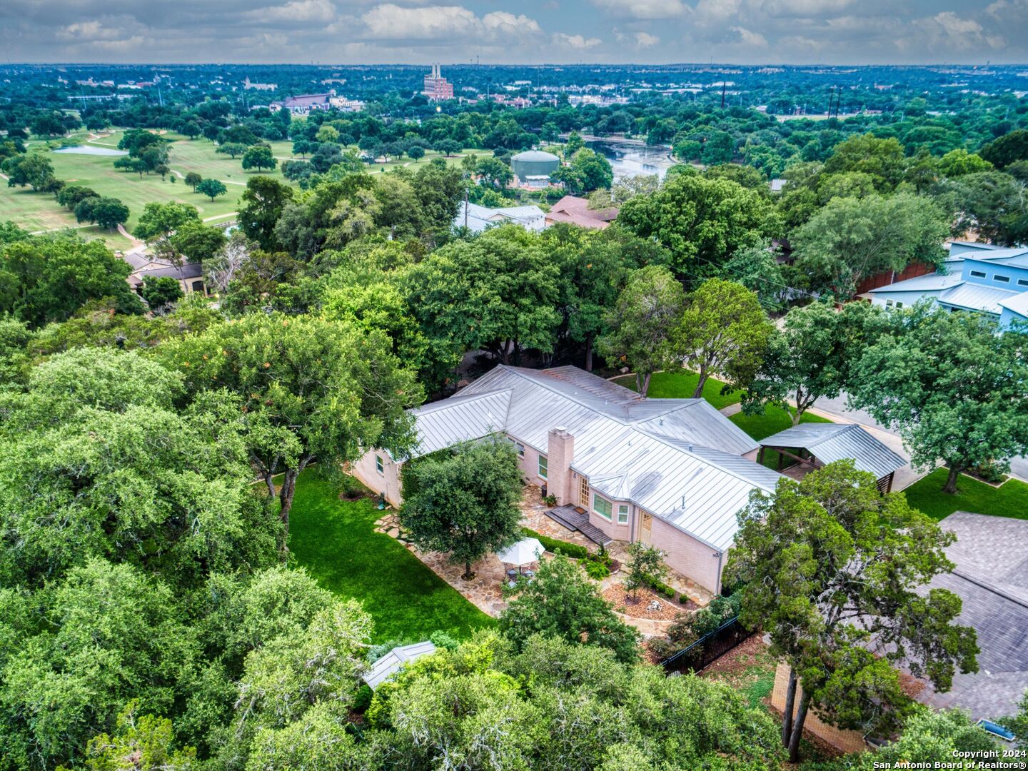 320 LAKEVIEW TER