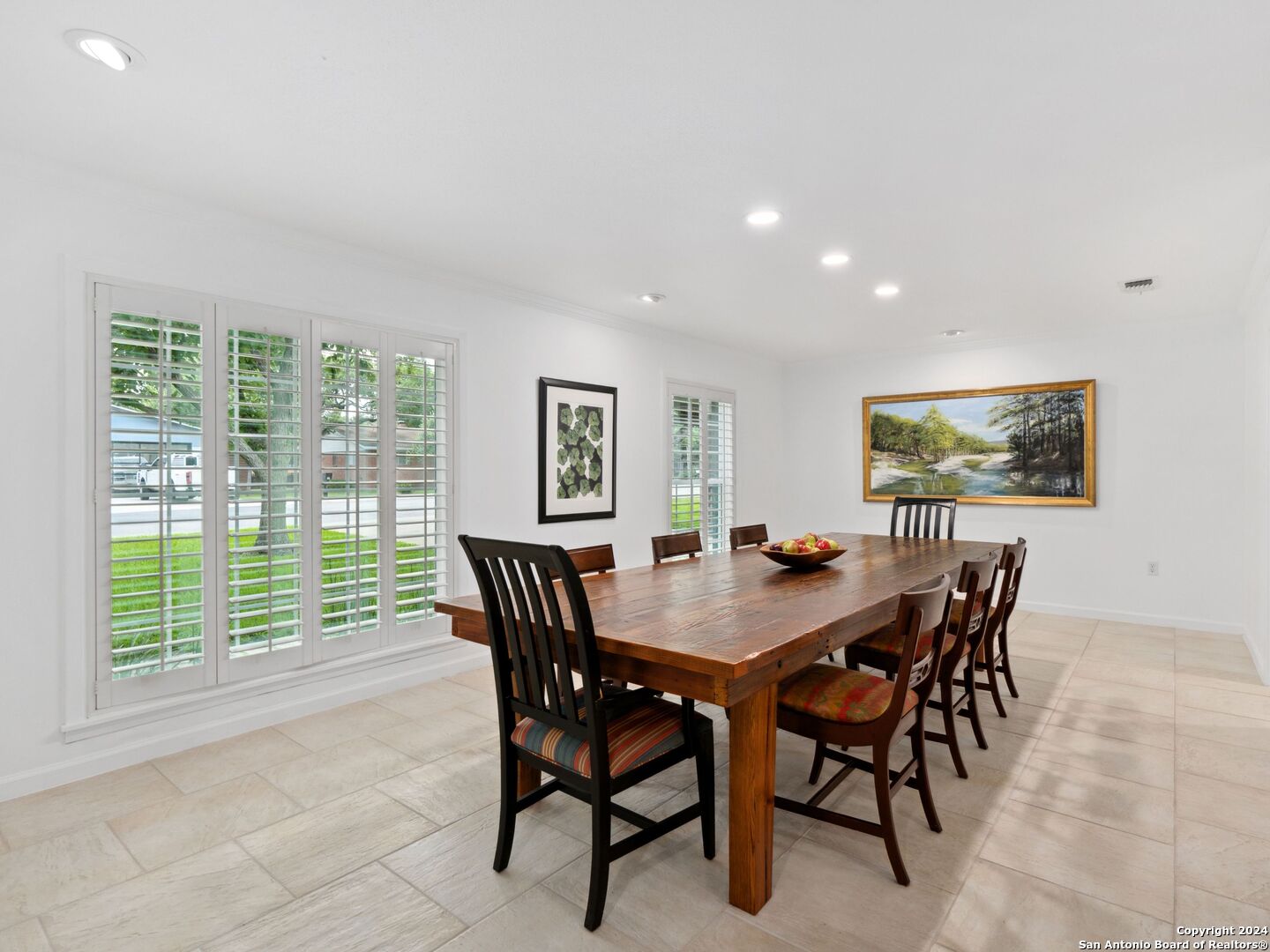 320 LAKEVIEW TER