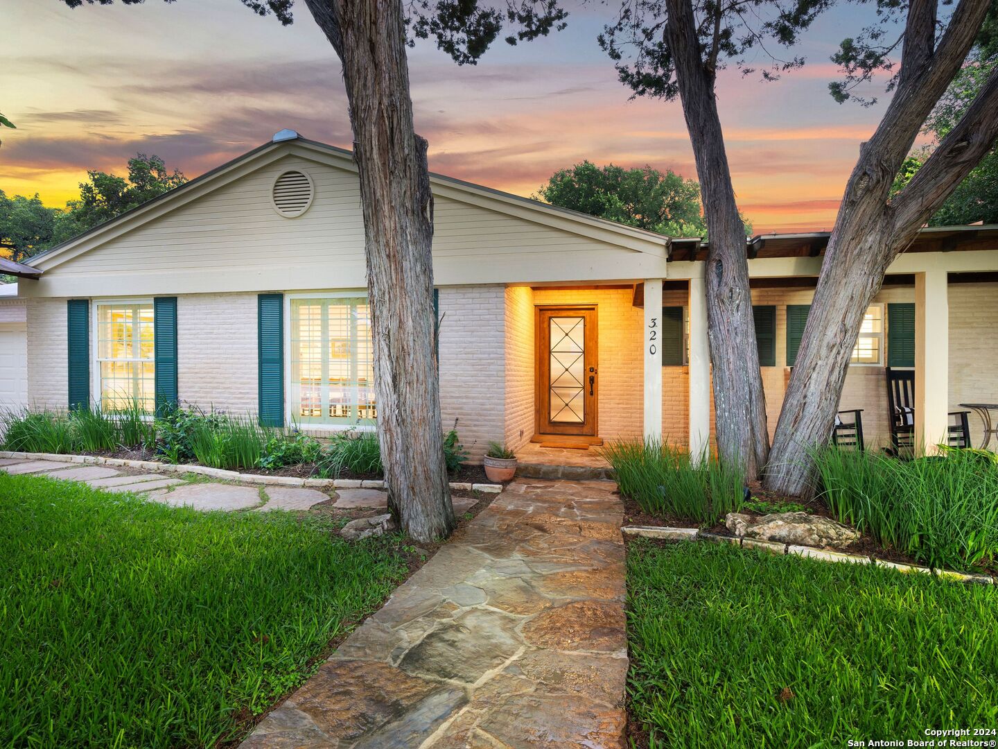 320 LAKEVIEW TER