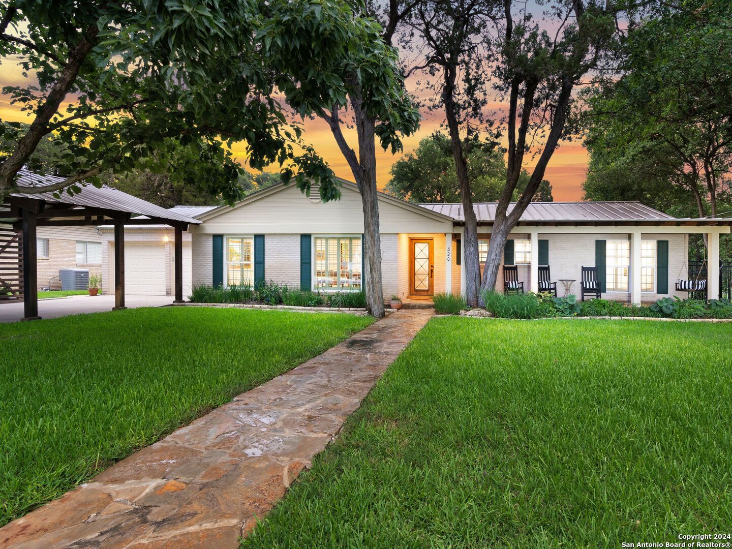 320 LAKEVIEW TER