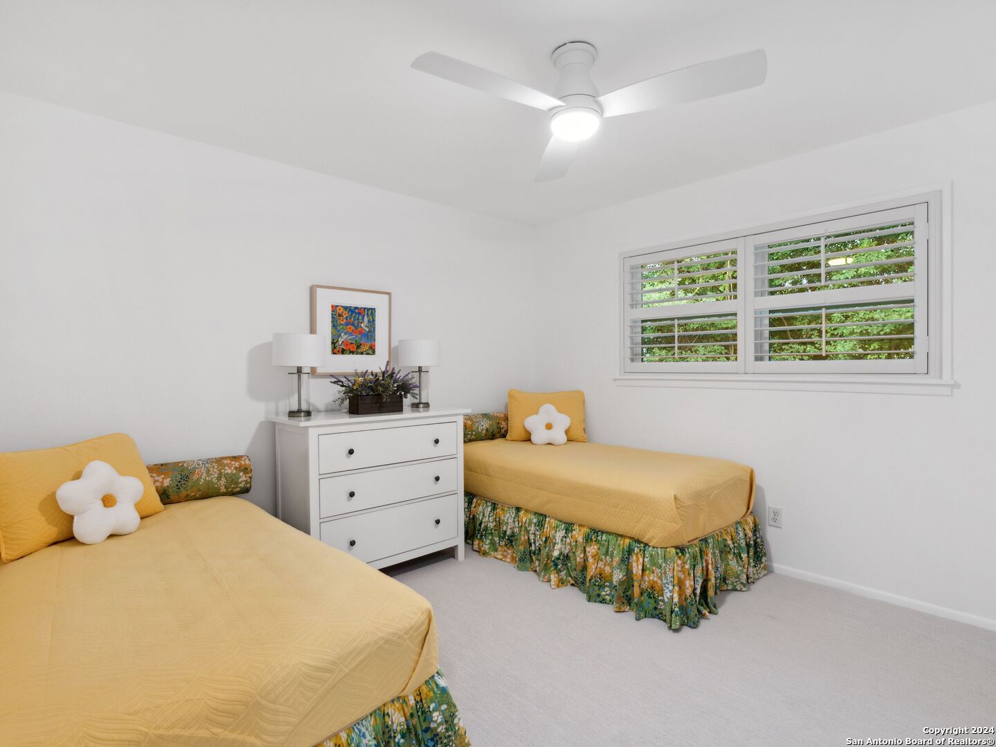 320 LAKEVIEW TER