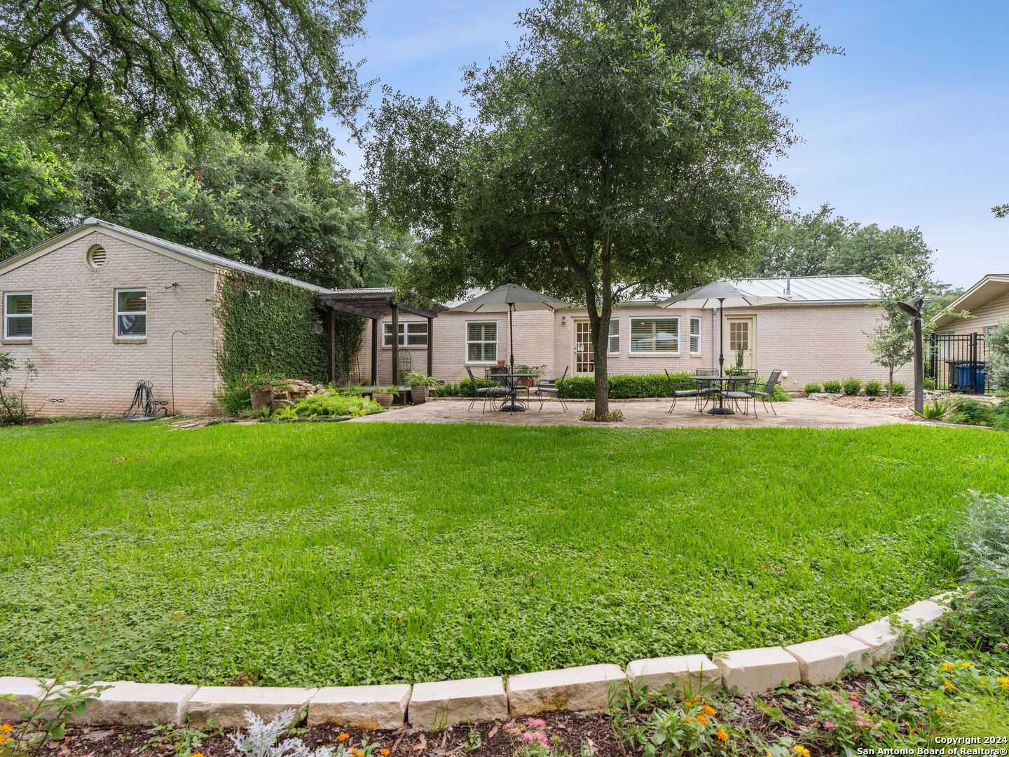 320 LAKEVIEW TER