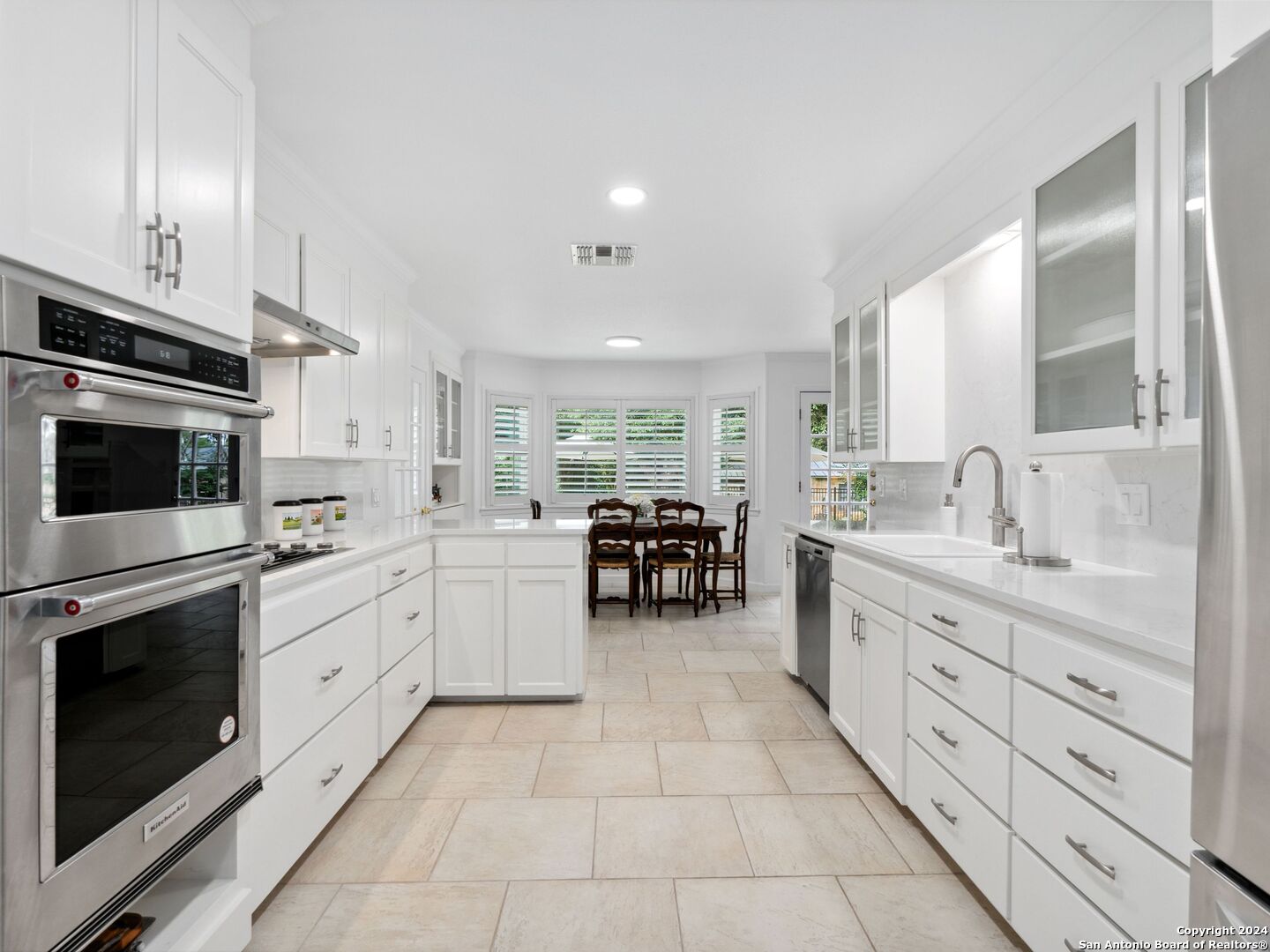 320 LAKEVIEW TER