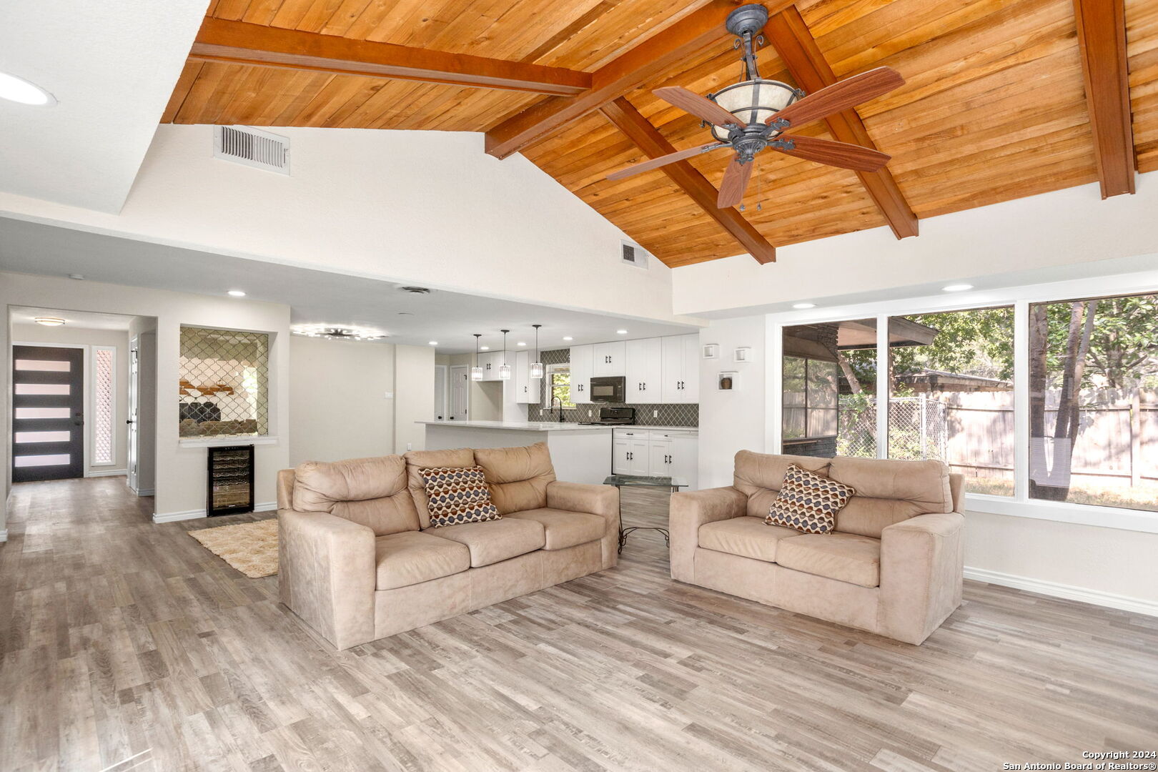 405 DRIFTWIND DR