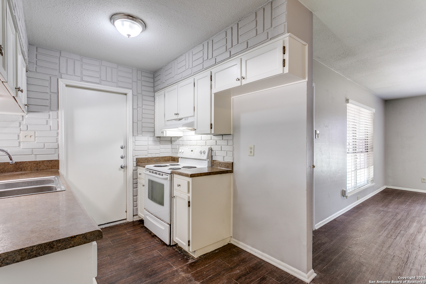 220 JUDITH ANN DR