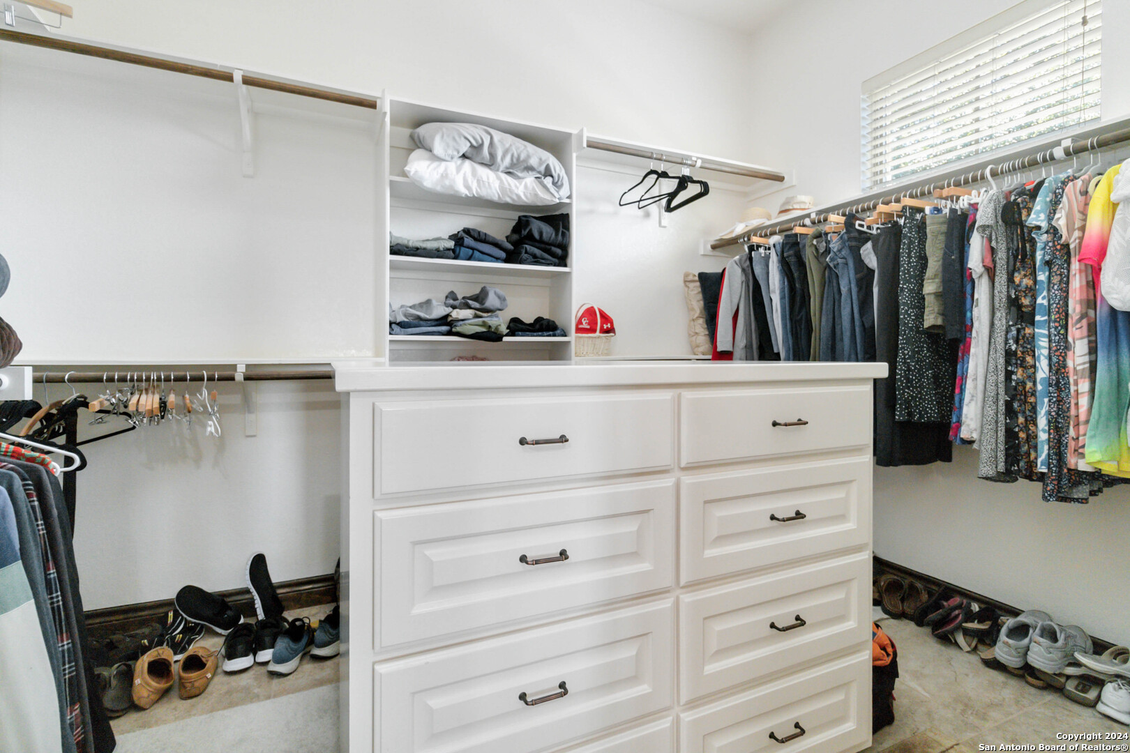 2204 SIERRA MADRE