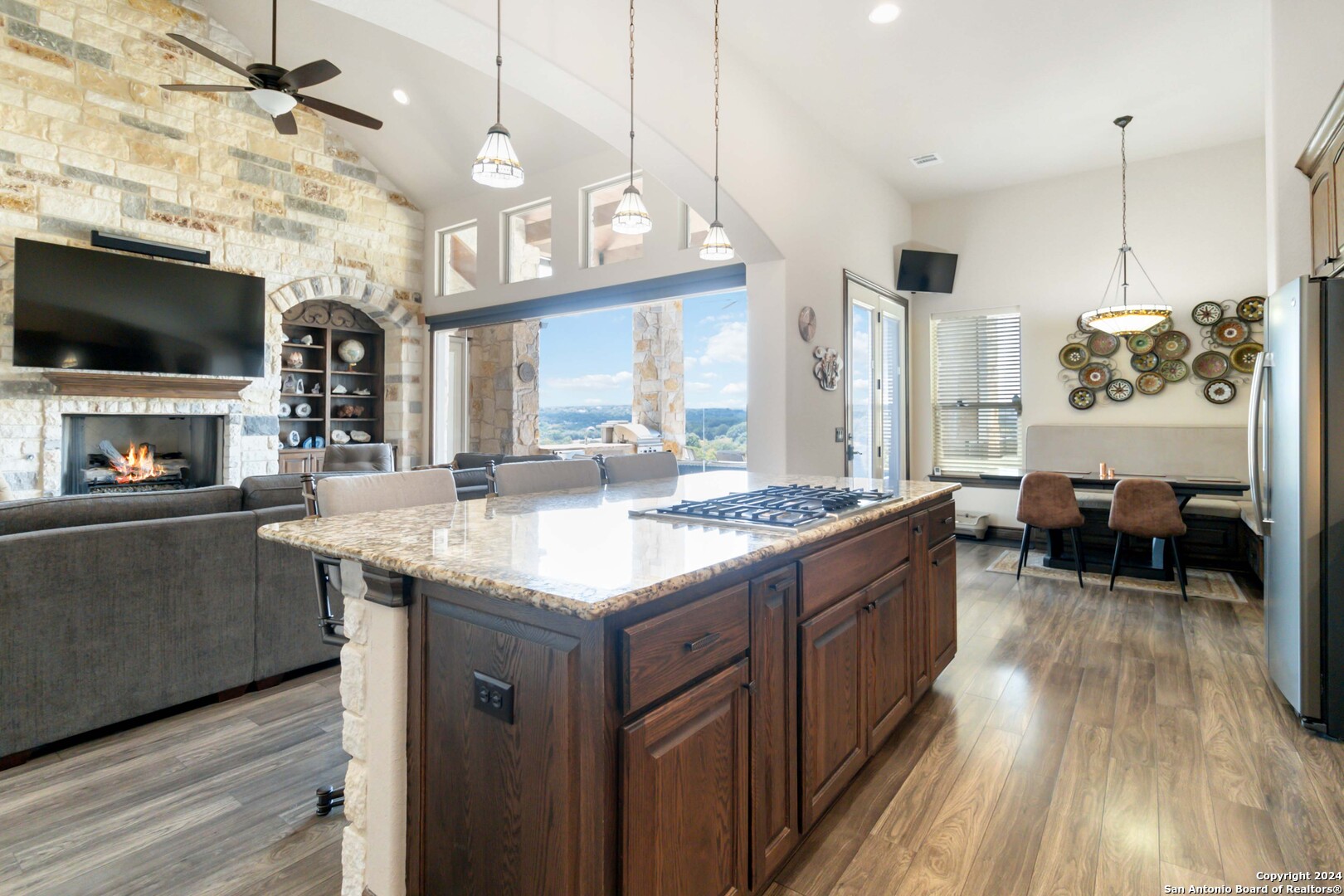 2204 SIERRA MADRE