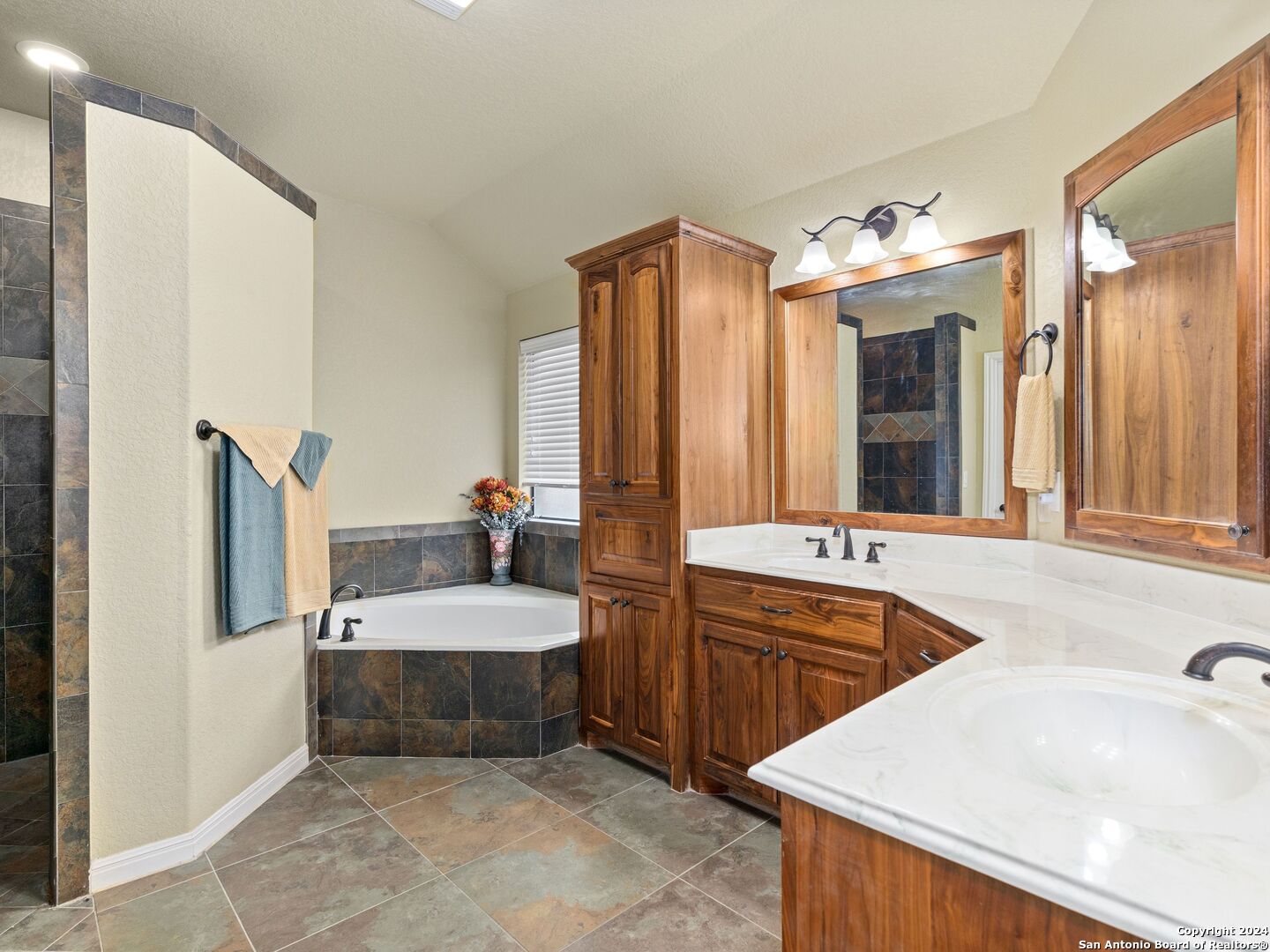 2254 SUNGATE DR