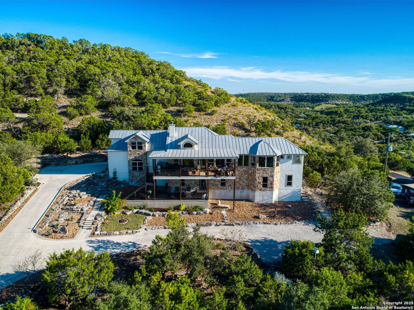 768 COLLEEN DR