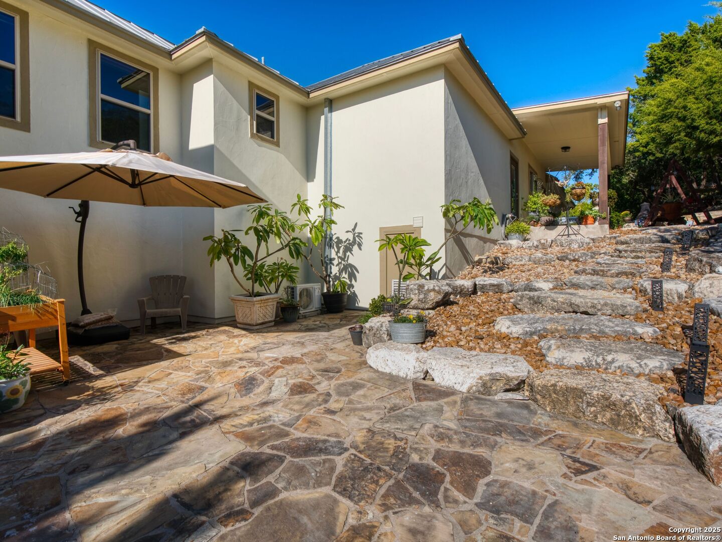768 COLLEEN DR
