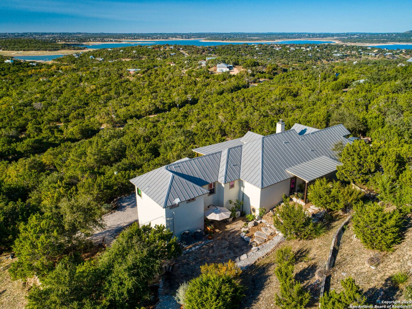 768 COLLEEN DR
