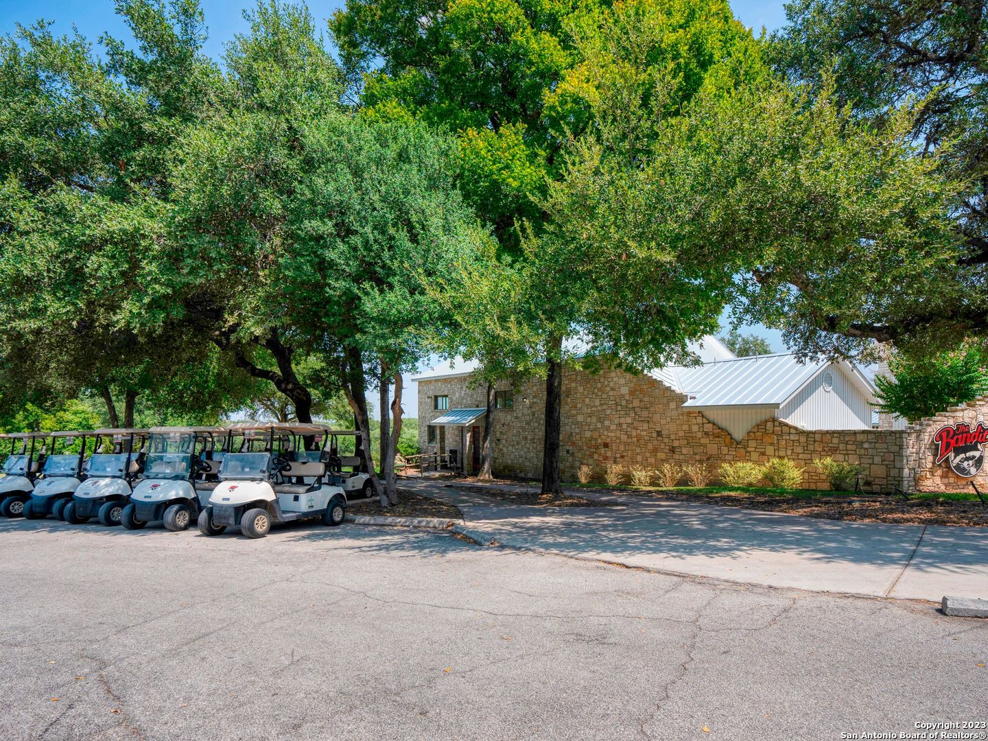 115 PINNACLE DR