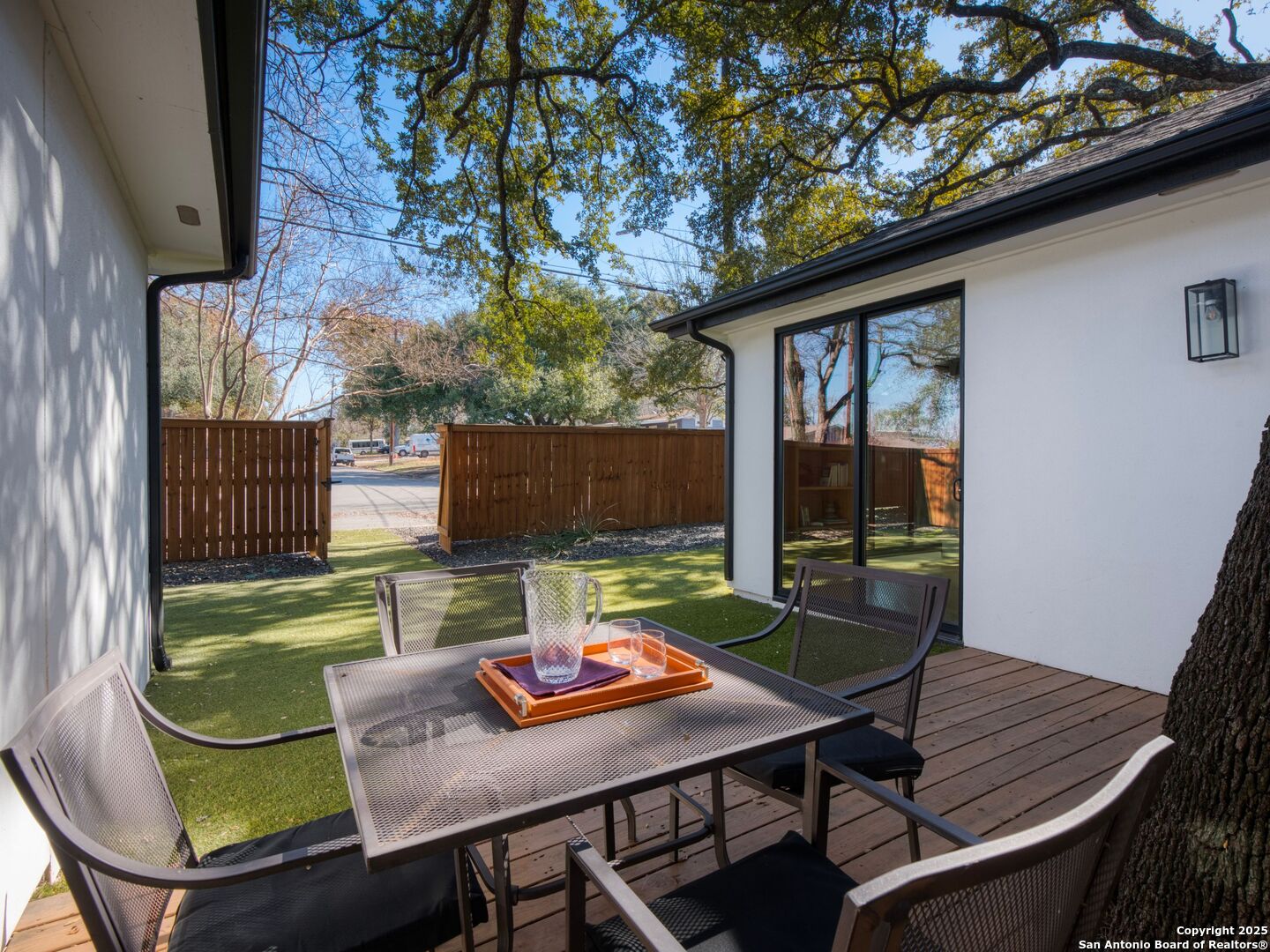 10 COURT CIR