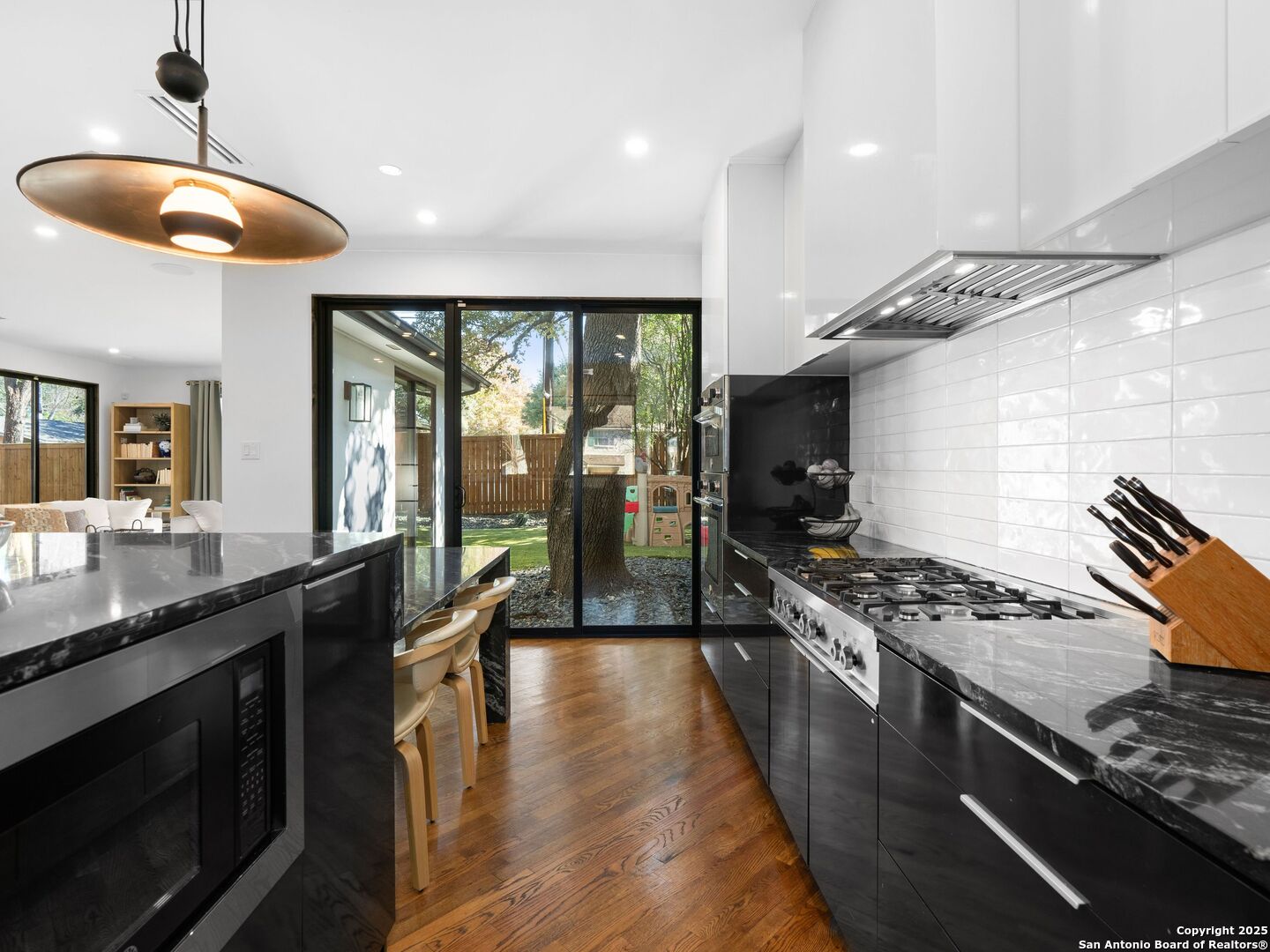 10 COURT CIR