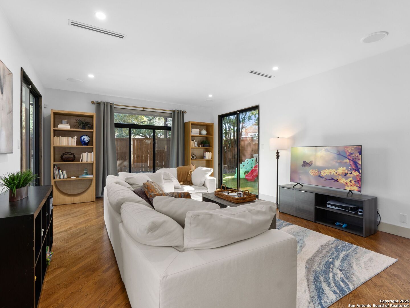 10 COURT CIR