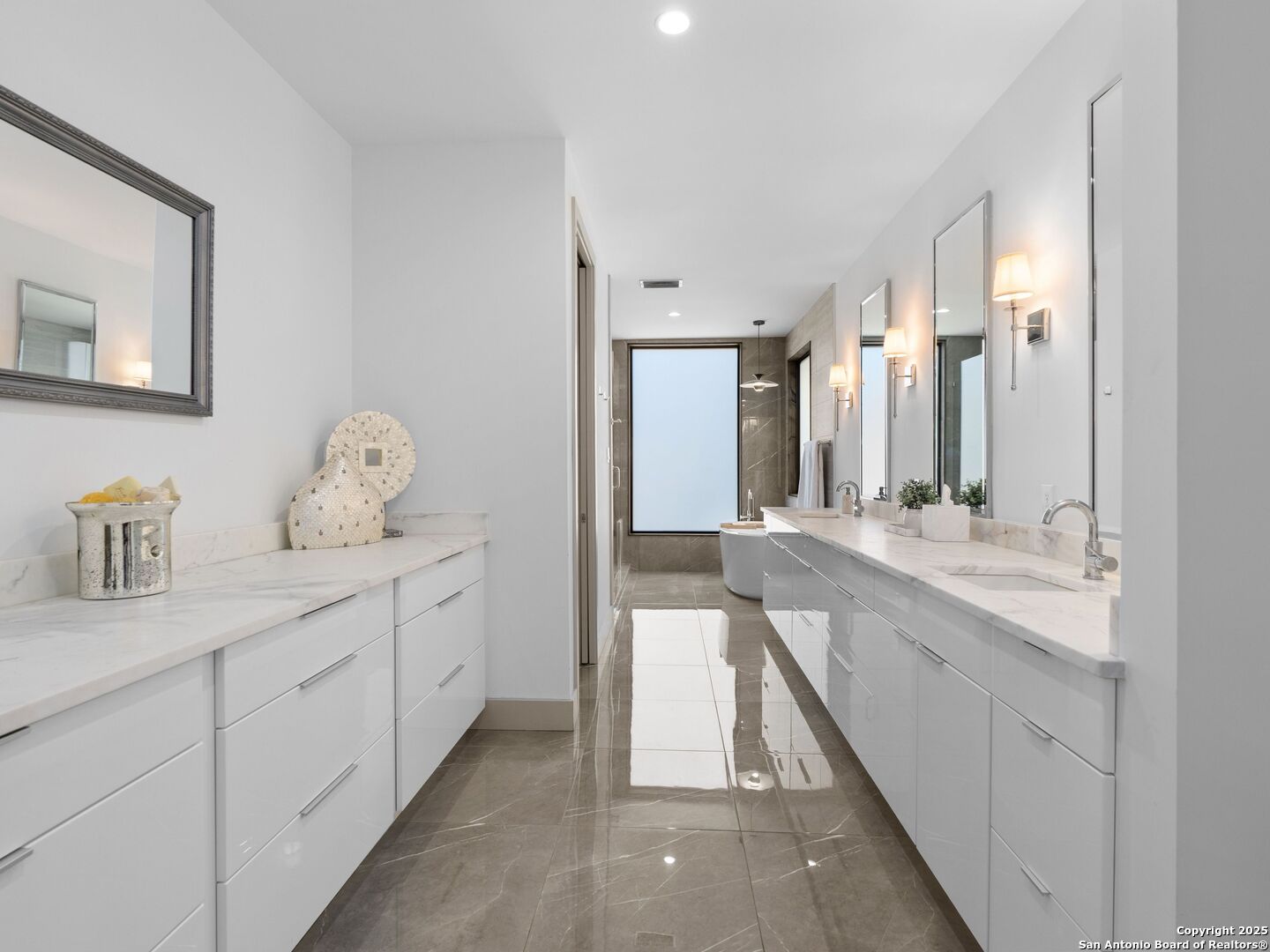 10 COURT CIR