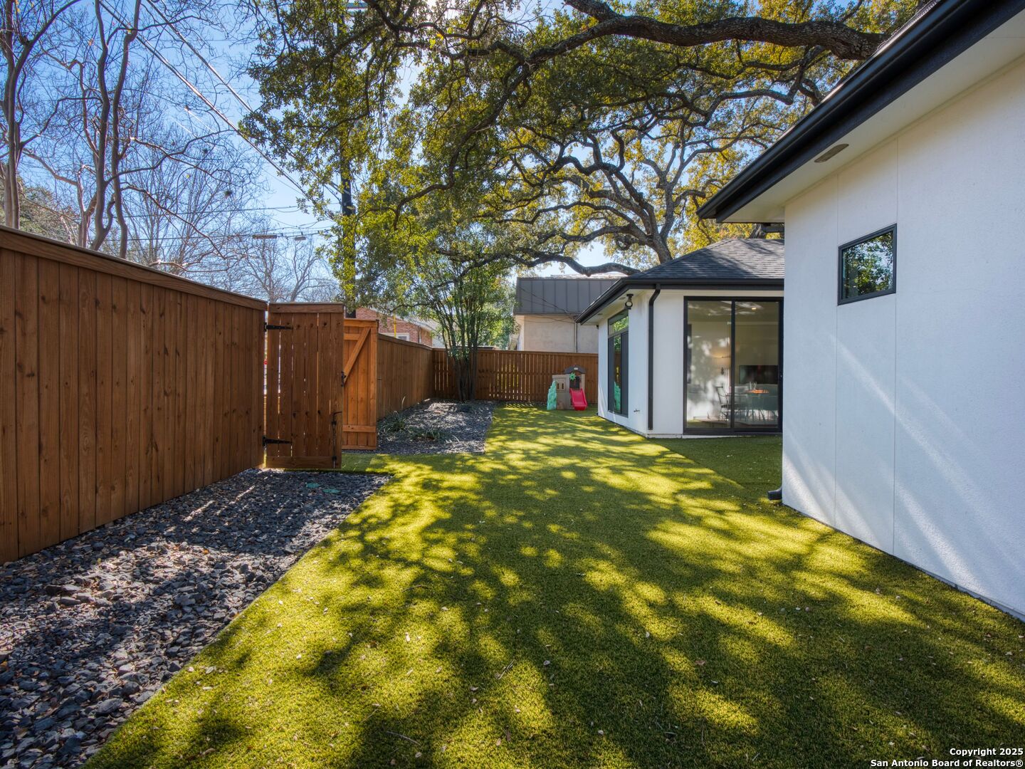 10 COURT CIR