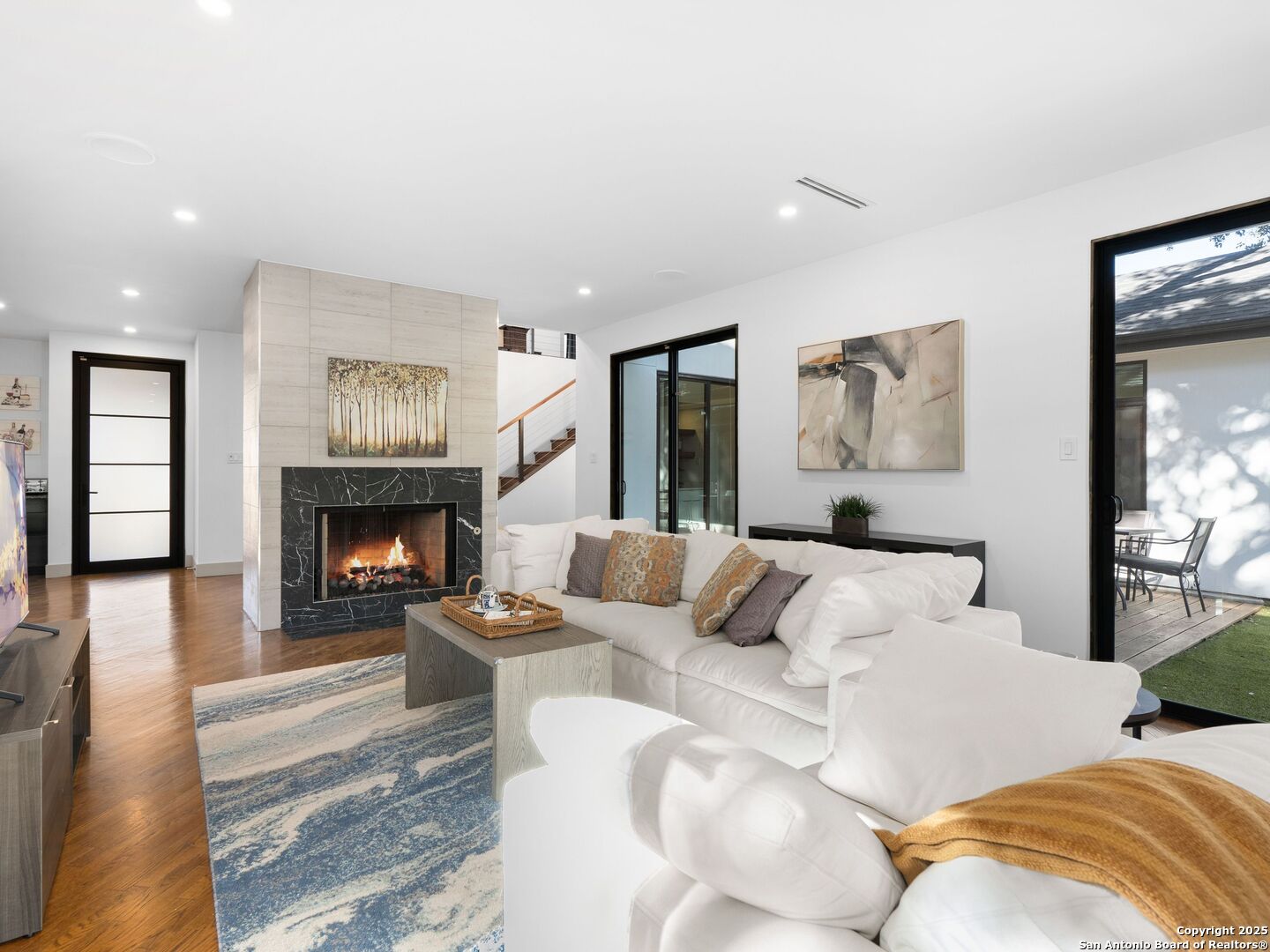 10 COURT CIR