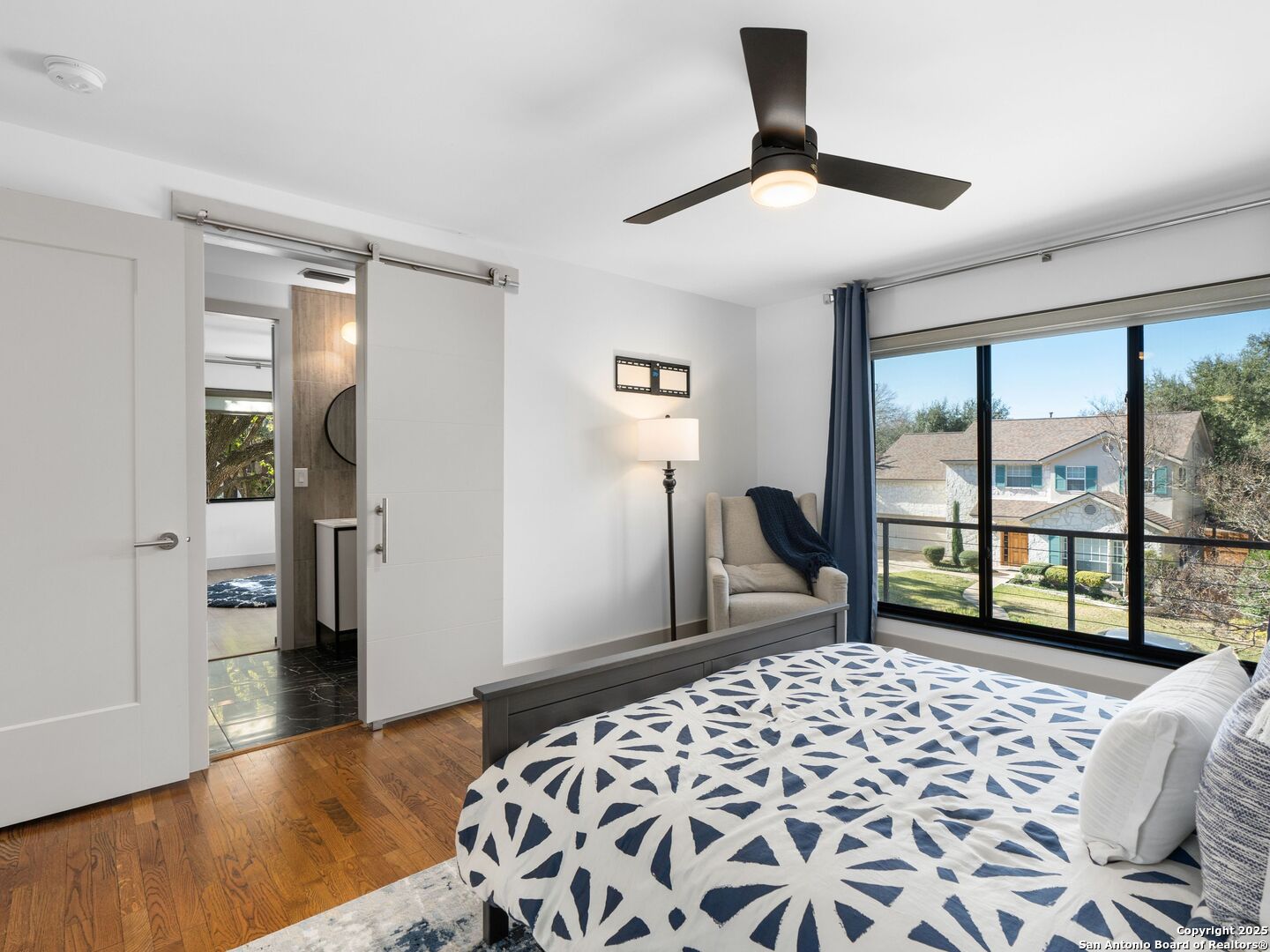 10 COURT CIR