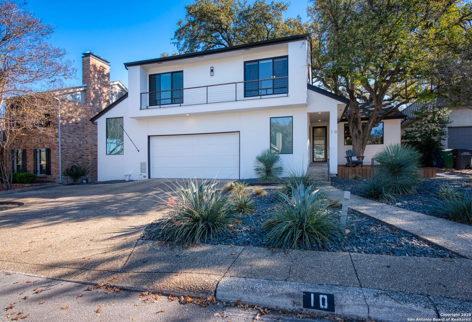 10 COURT CIR