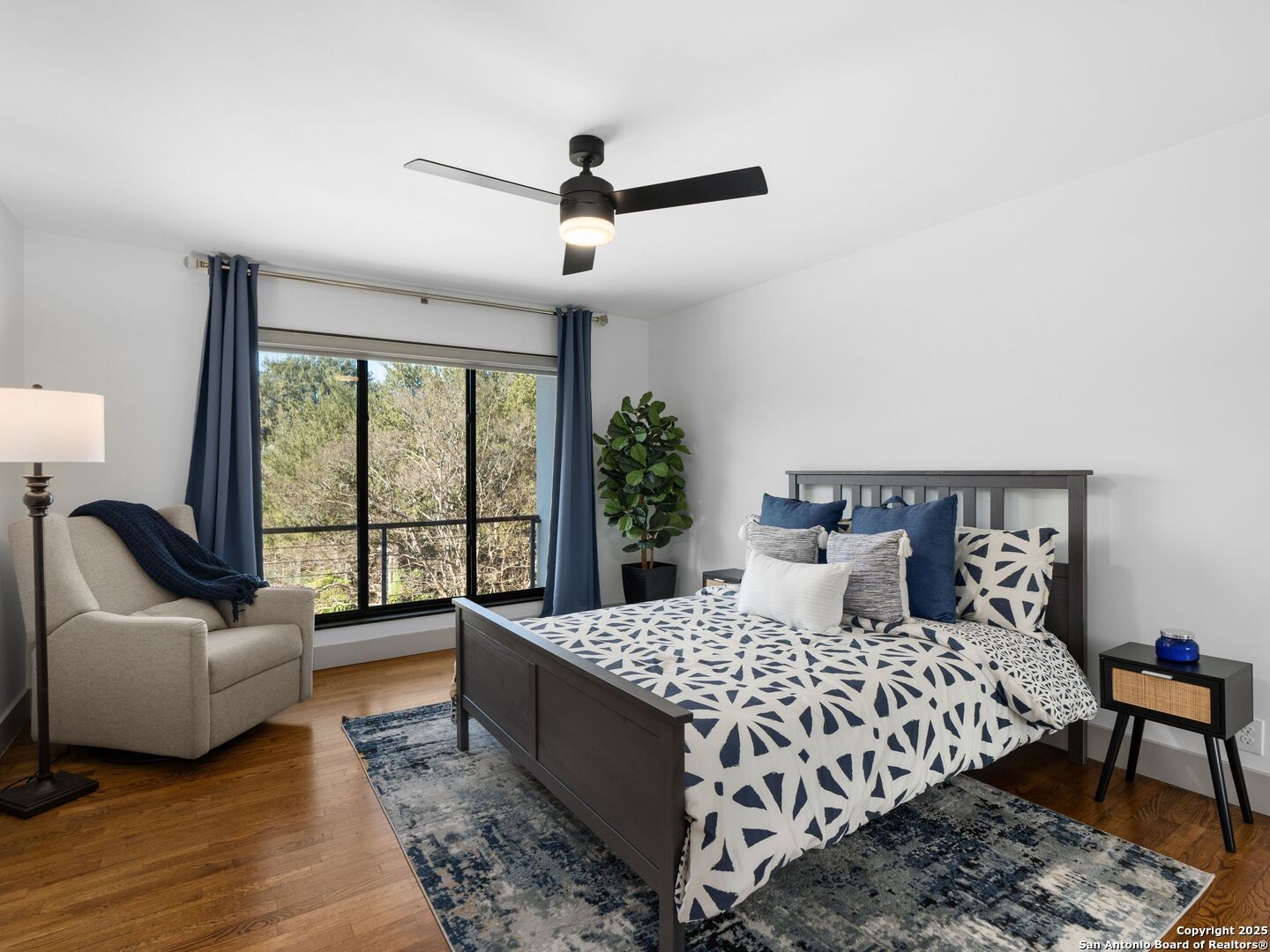 10 COURT CIR