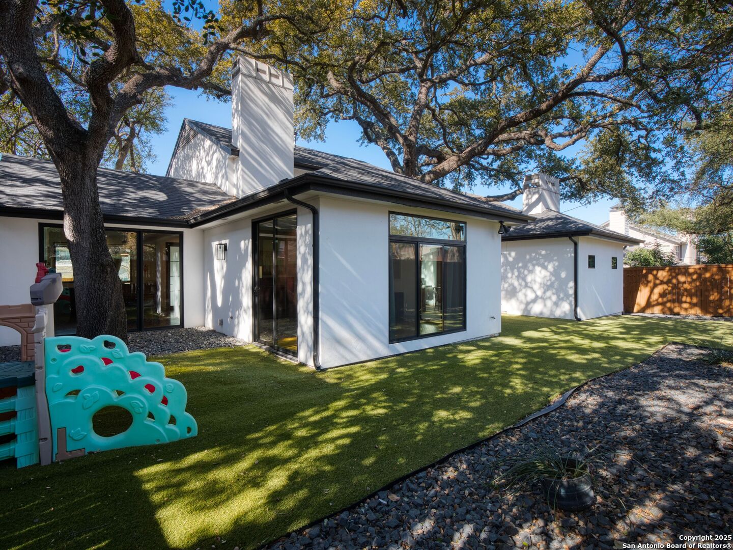 10 COURT CIR