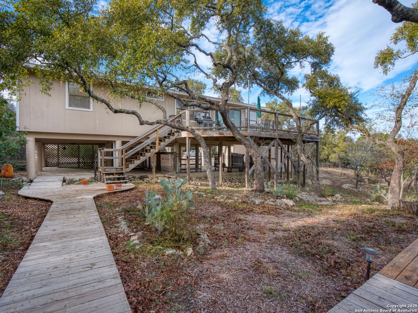 968 EASTVIEW DR