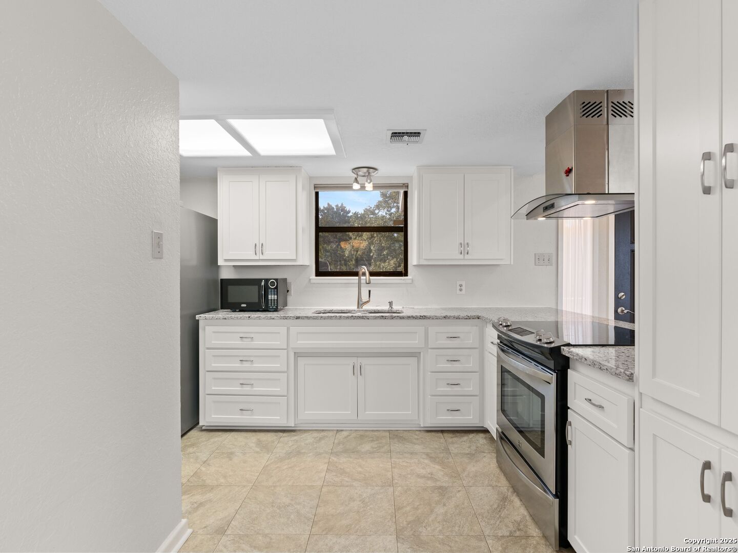 968 EASTVIEW DR