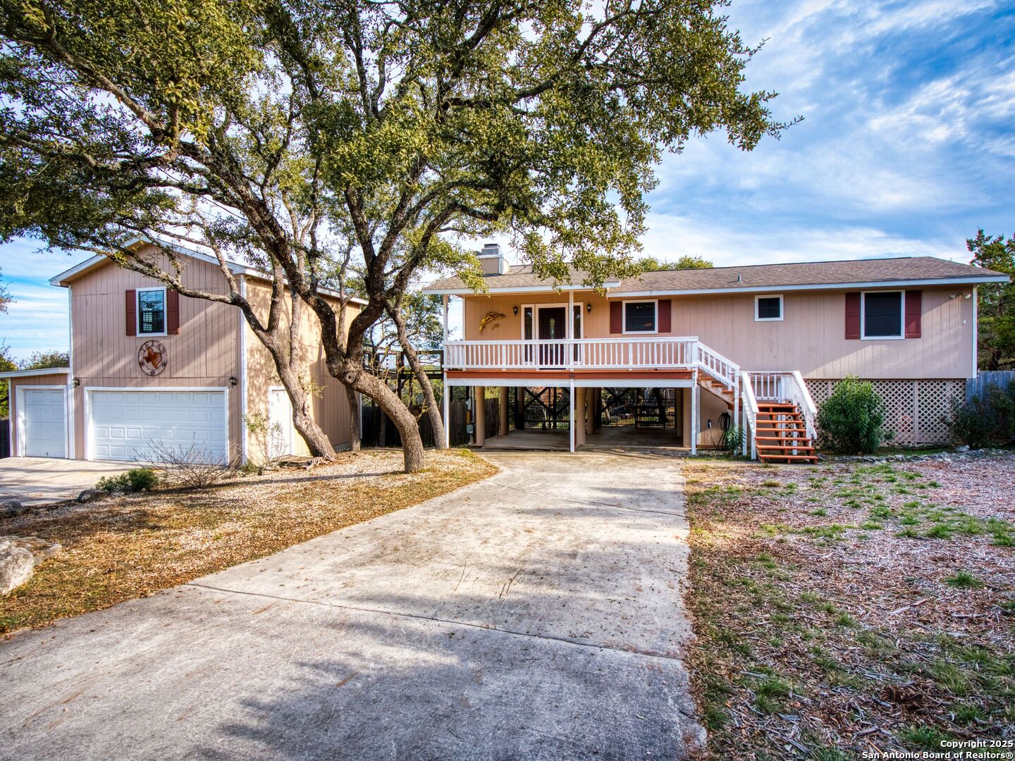 968 EASTVIEW DR