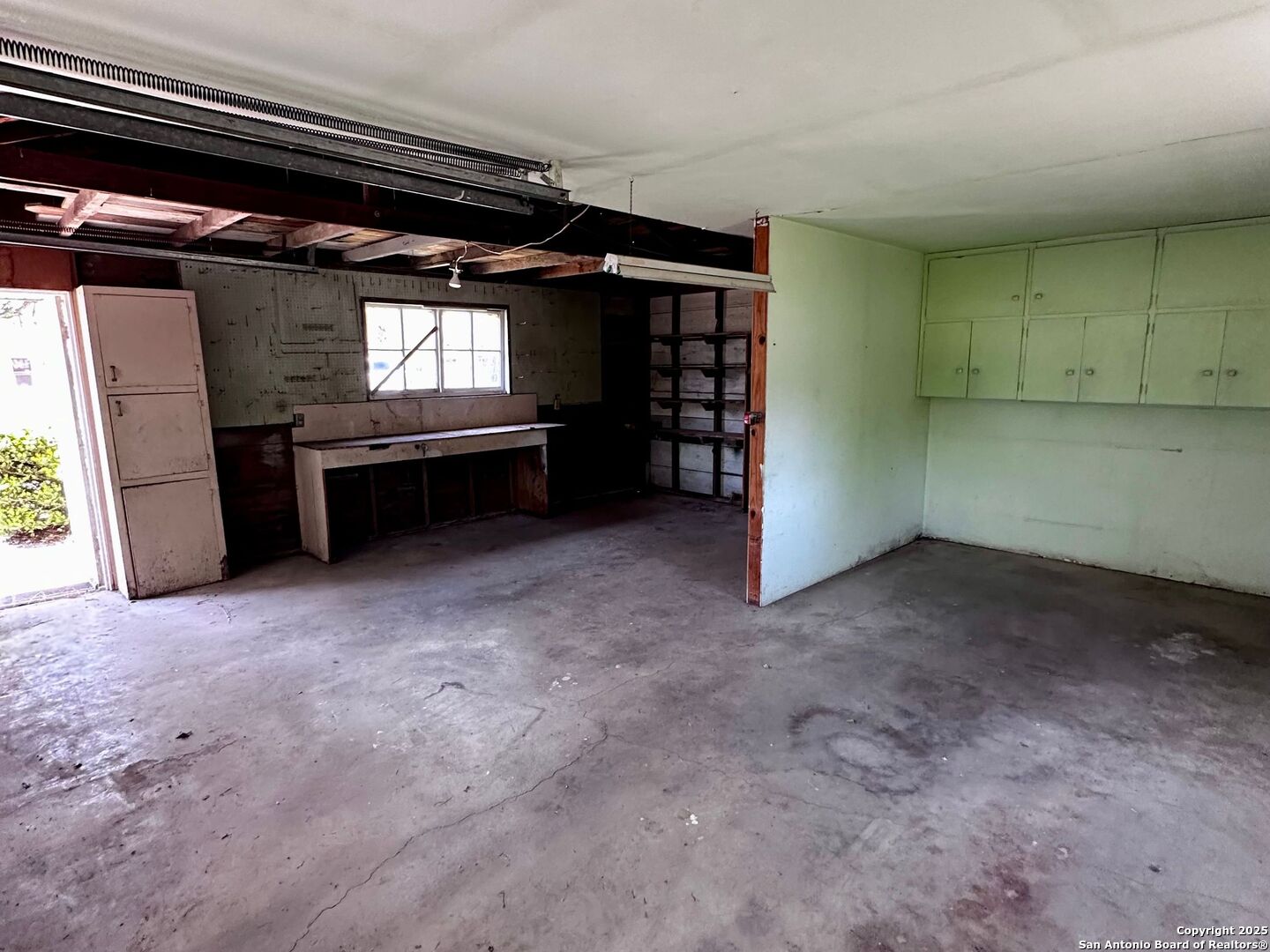 790 N Central