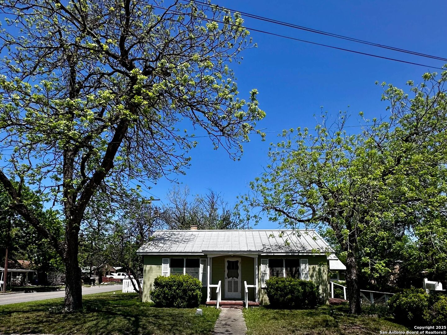 790 N Central