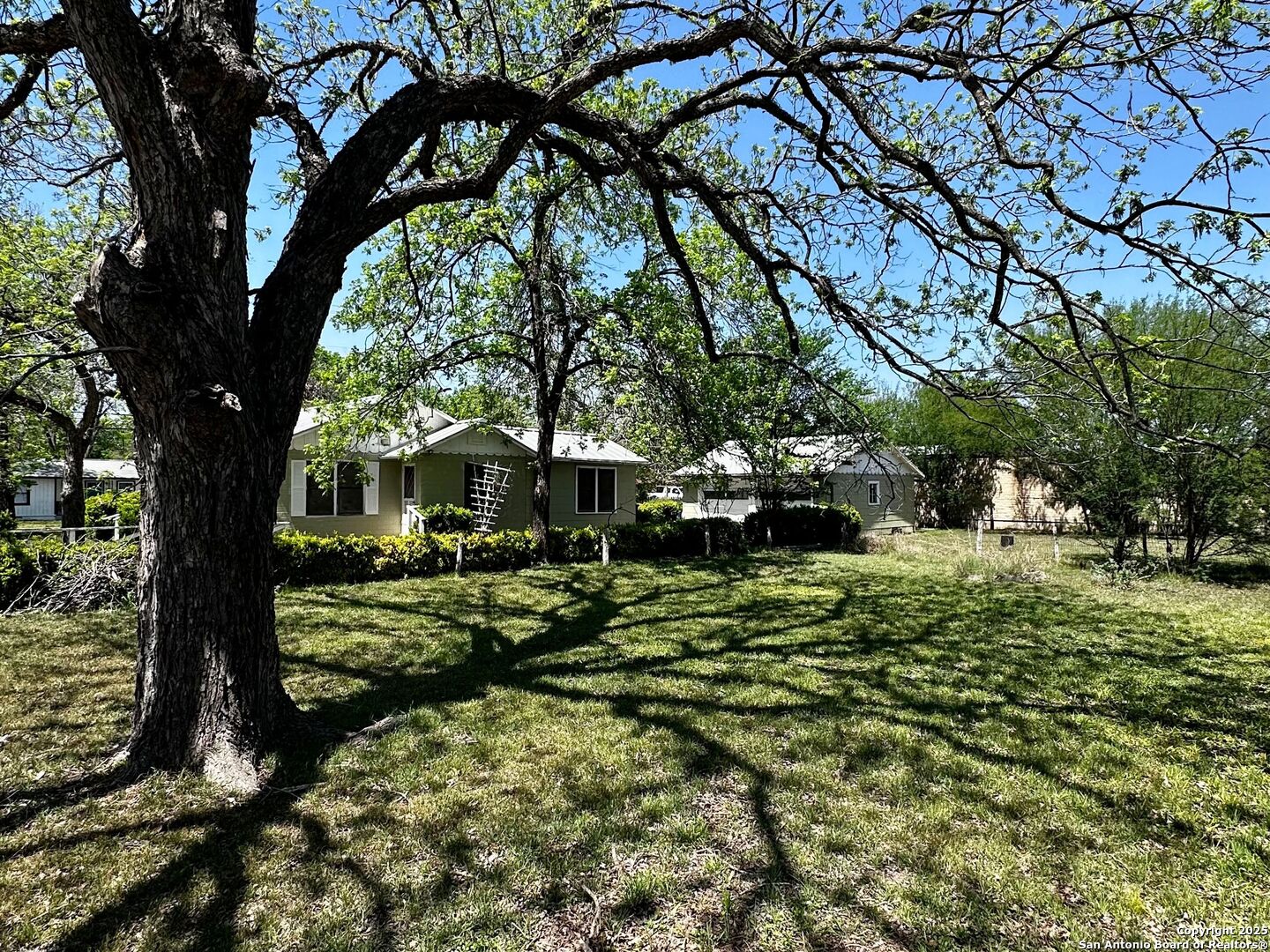 790 N Central