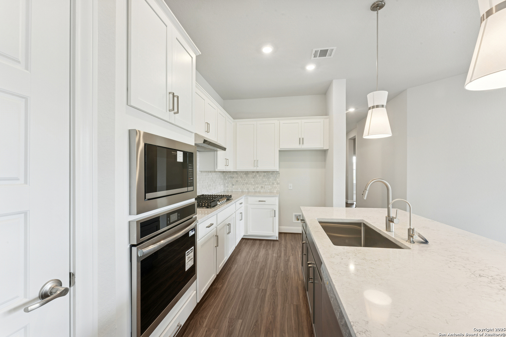8219 Wellstone
