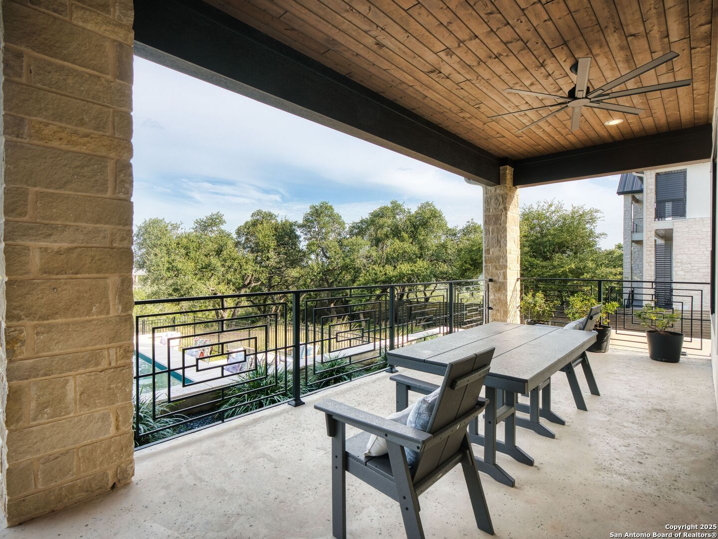 207 River Bend