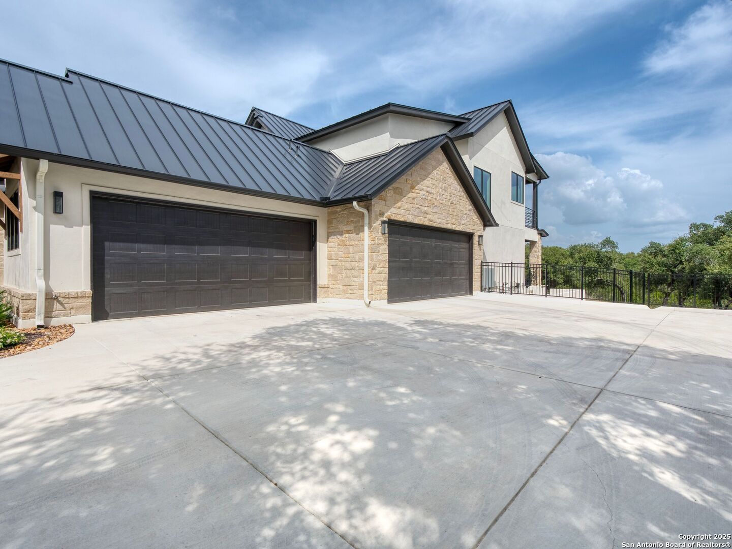 207 River Bend