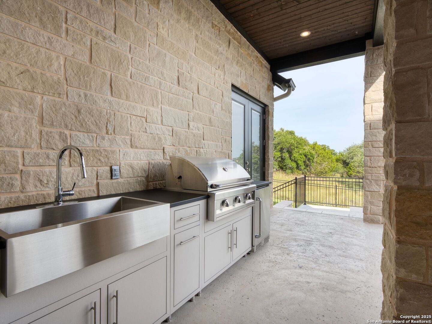 207 River Bend