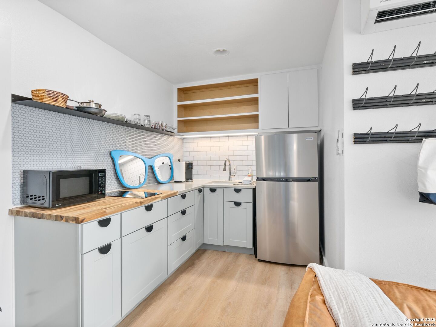 1111 W 10th Unit: APT 206