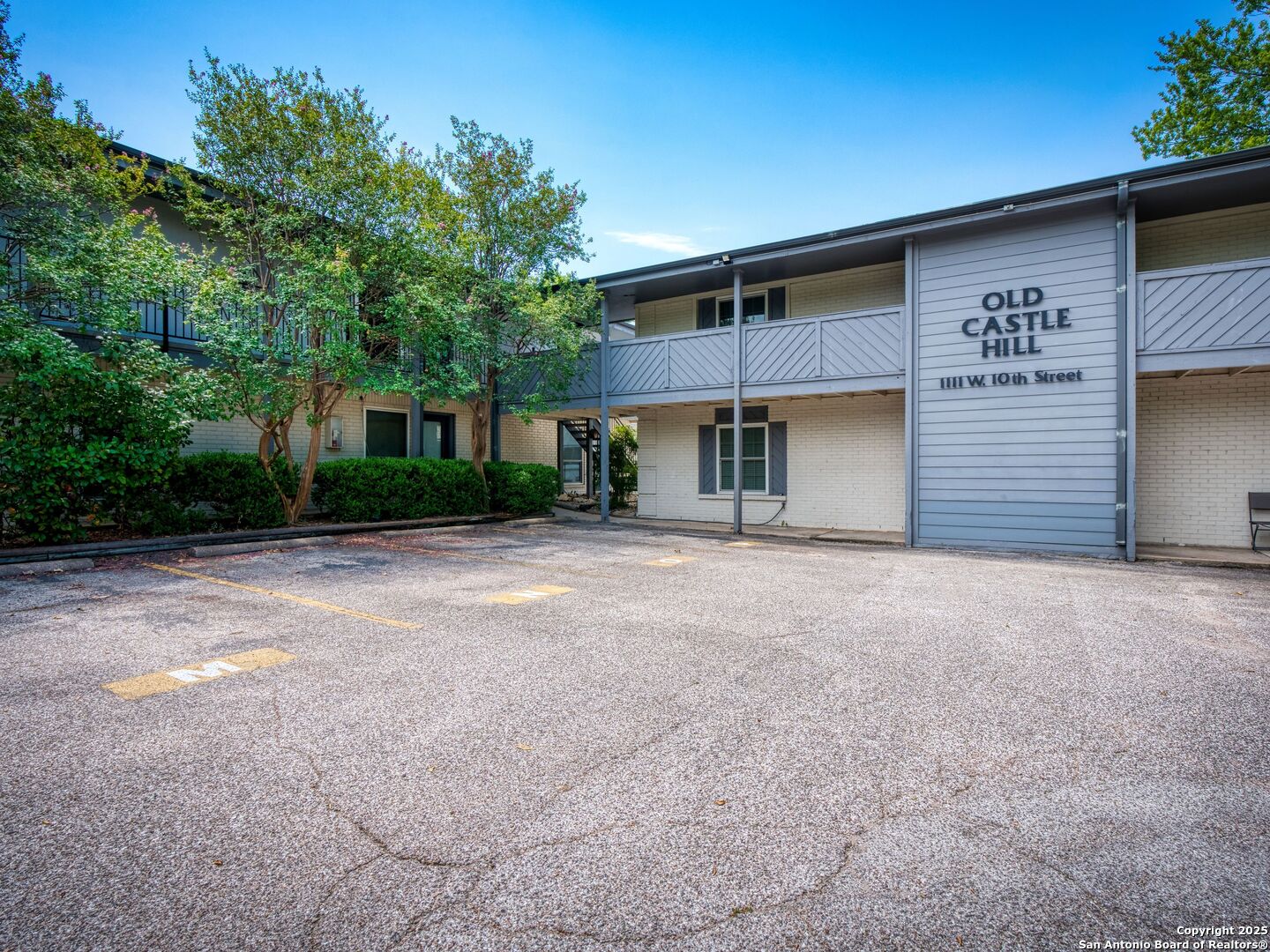 1111 W 10th Unit: APT 206