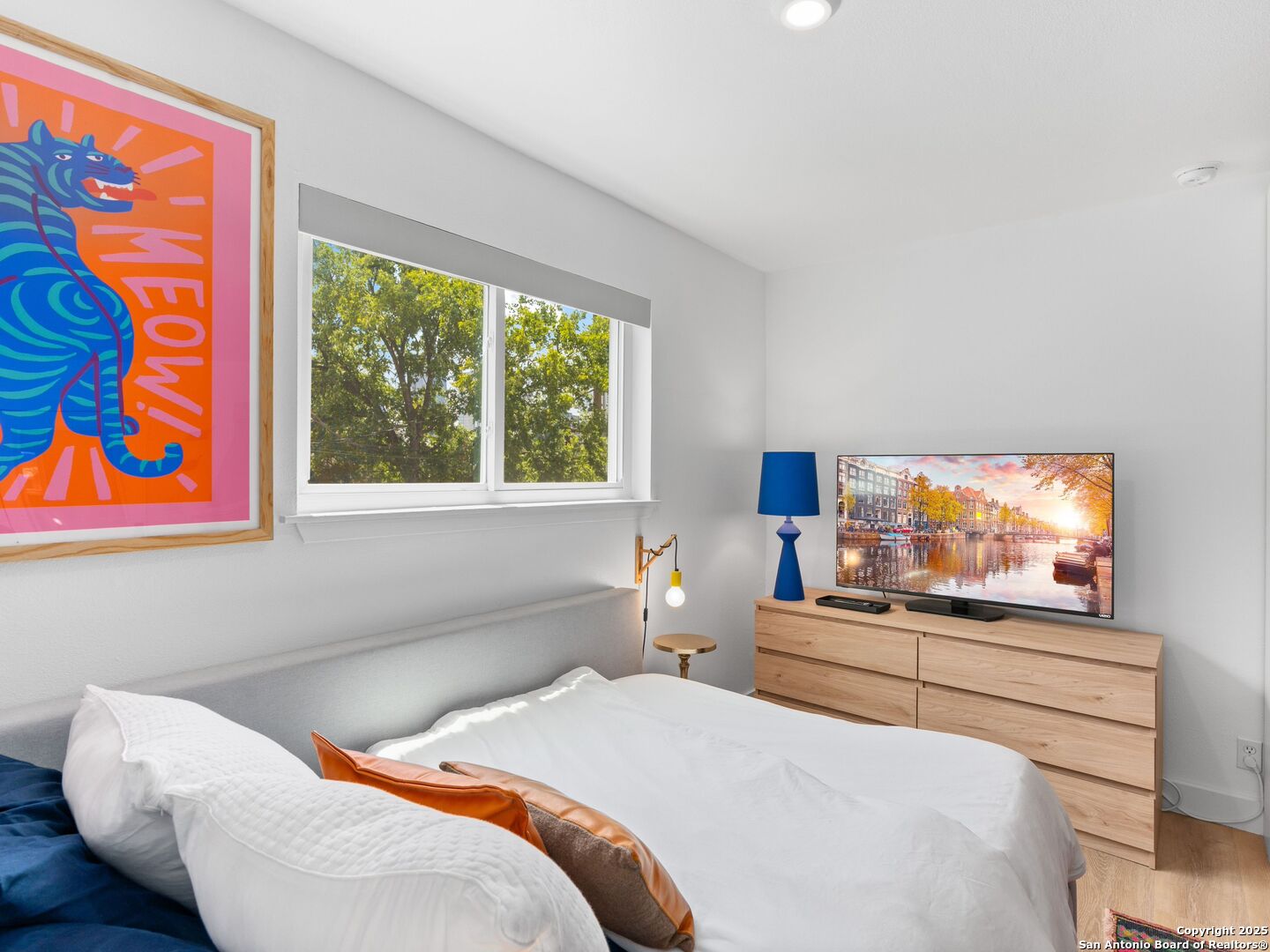 1111 W 10th Unit: APT 206
