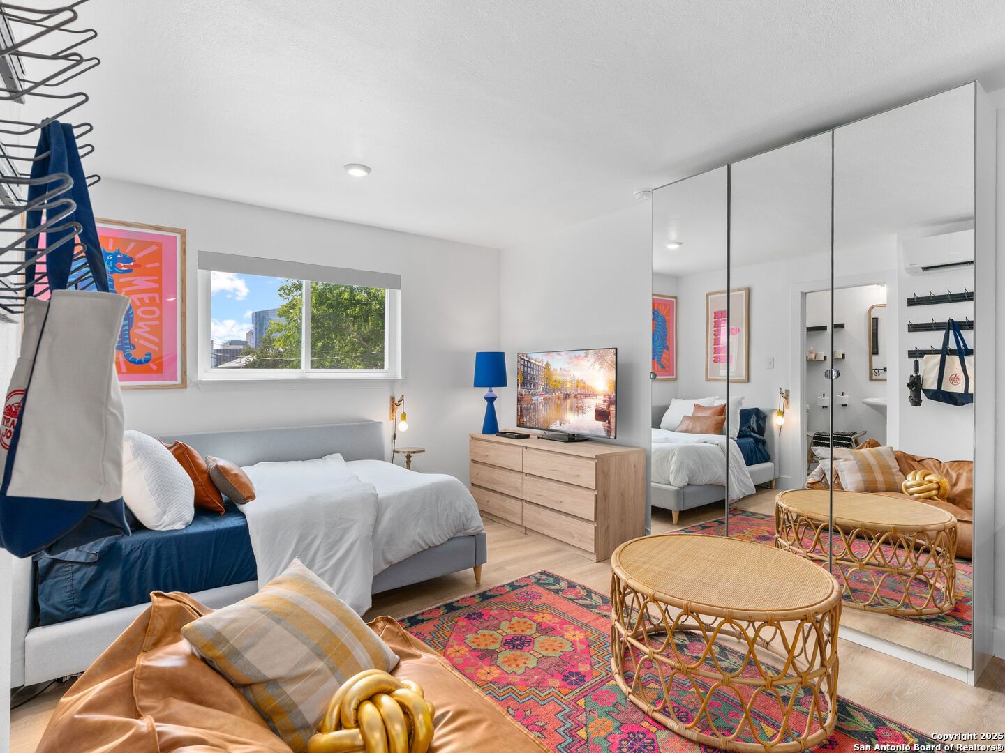 1111 W 10th Unit: APT 206