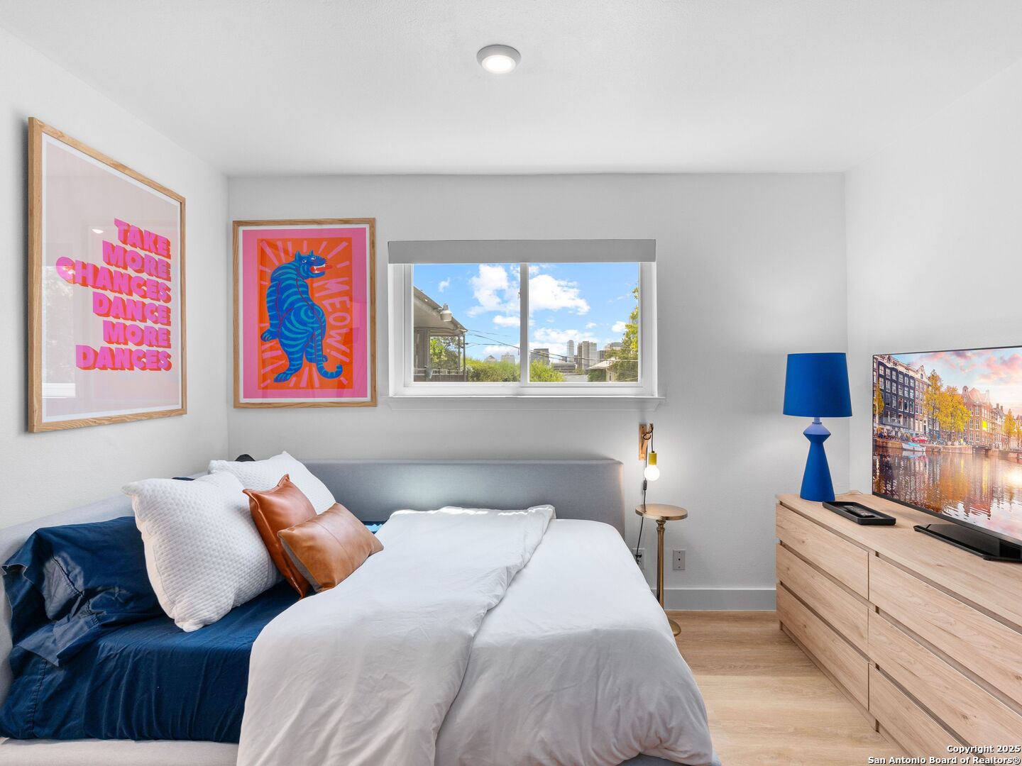 1111 W 10th Unit: APT 206