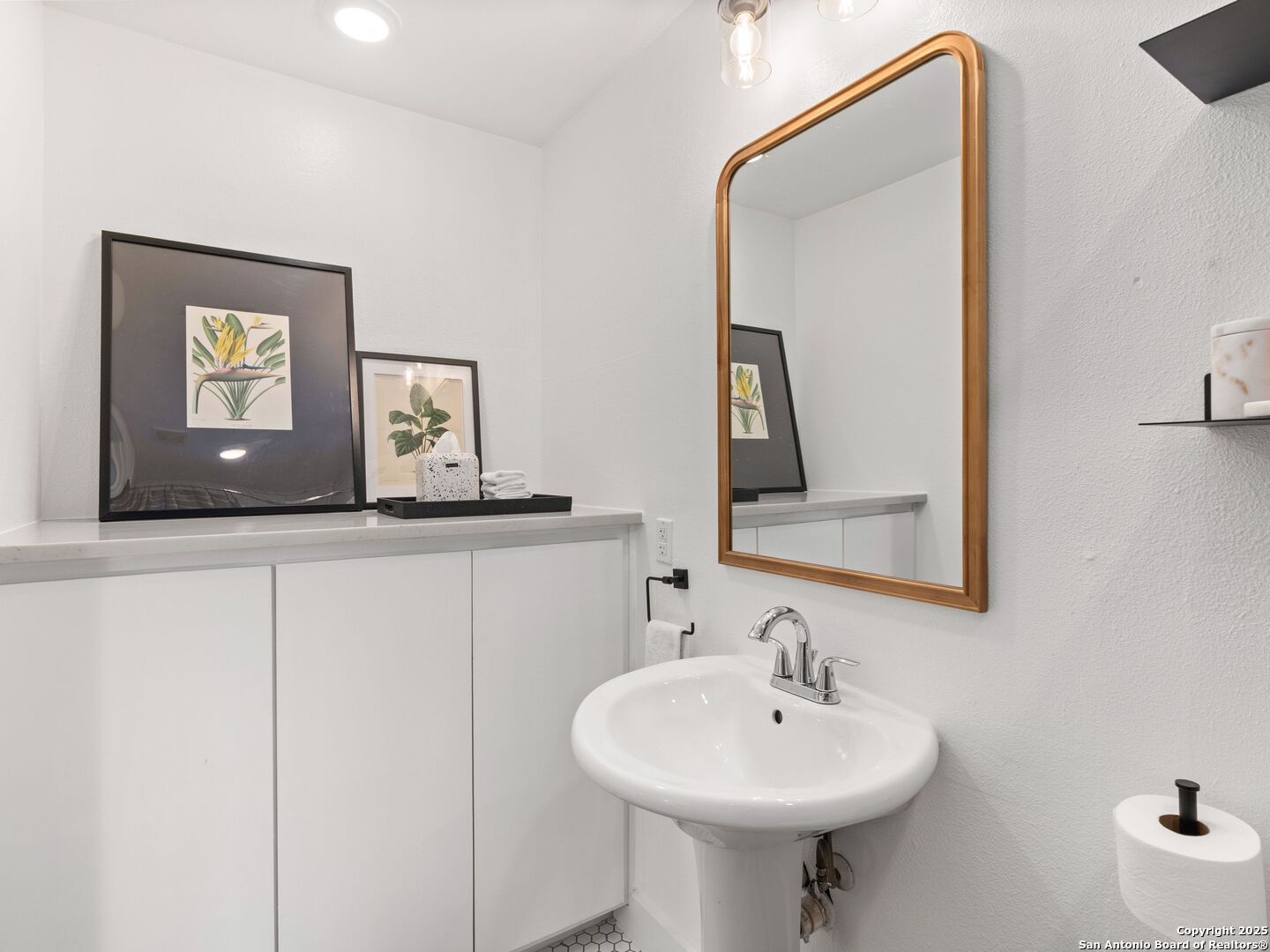 1111 W 10th Unit: APT 206