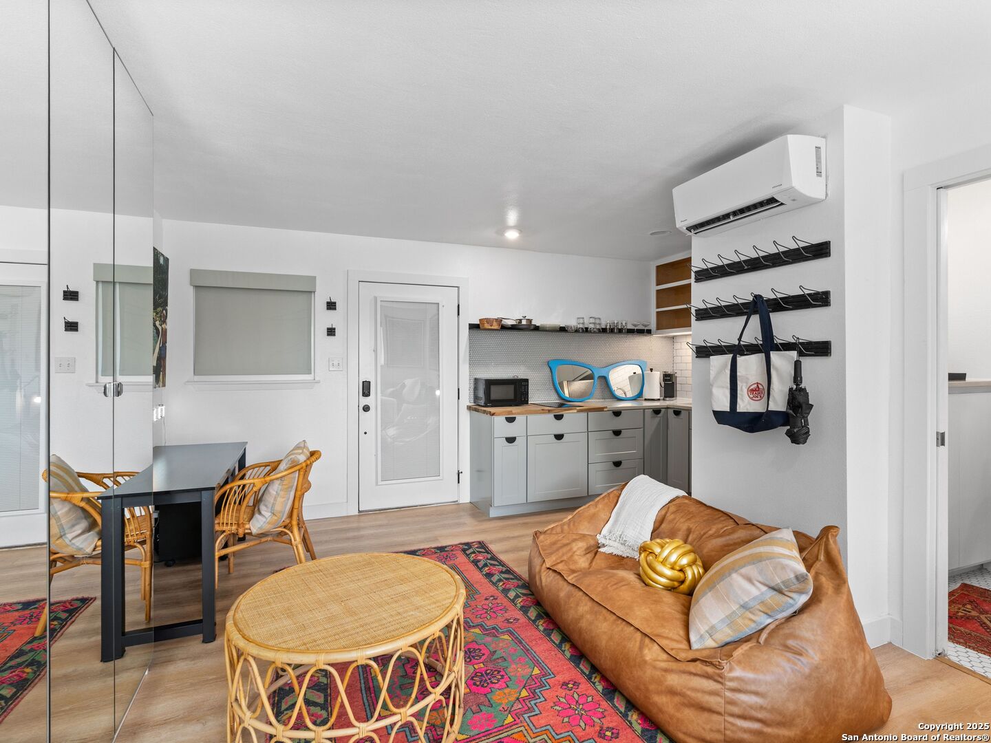 1111 W 10th Unit: APT 206