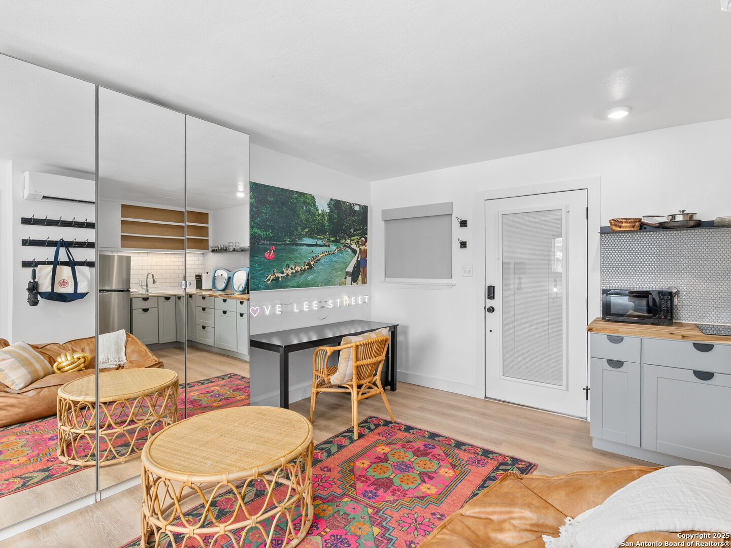 1111 W 10th Unit: APT 206