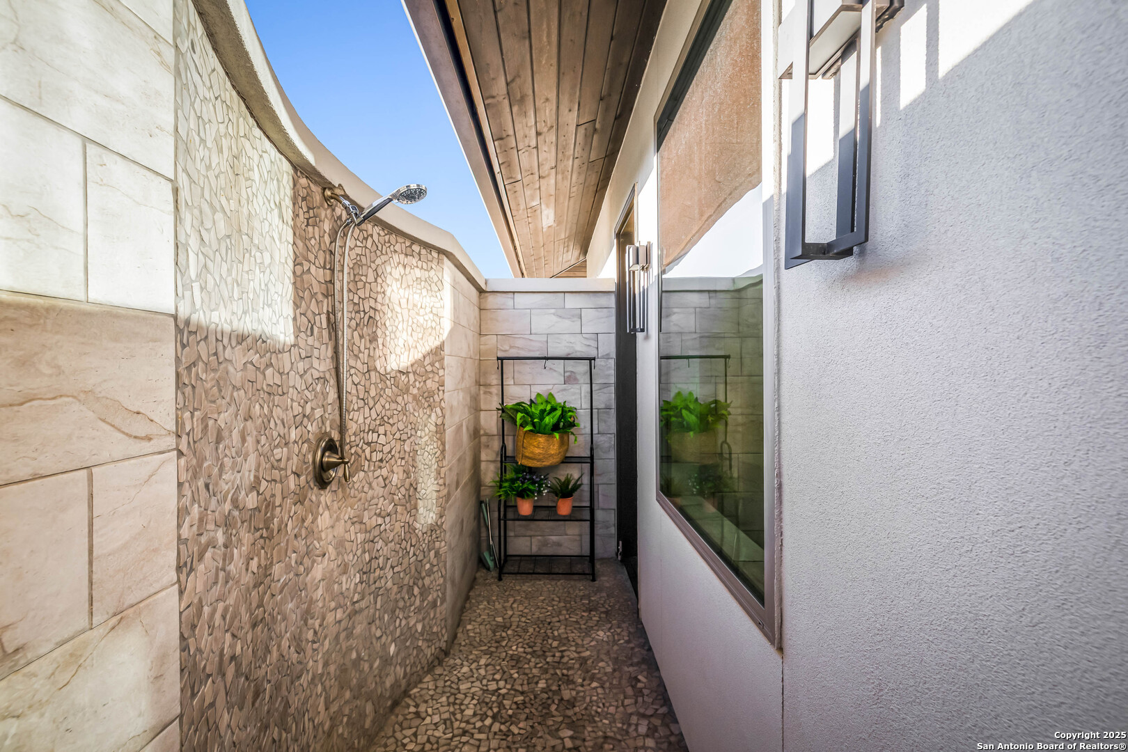 2330 Occidente